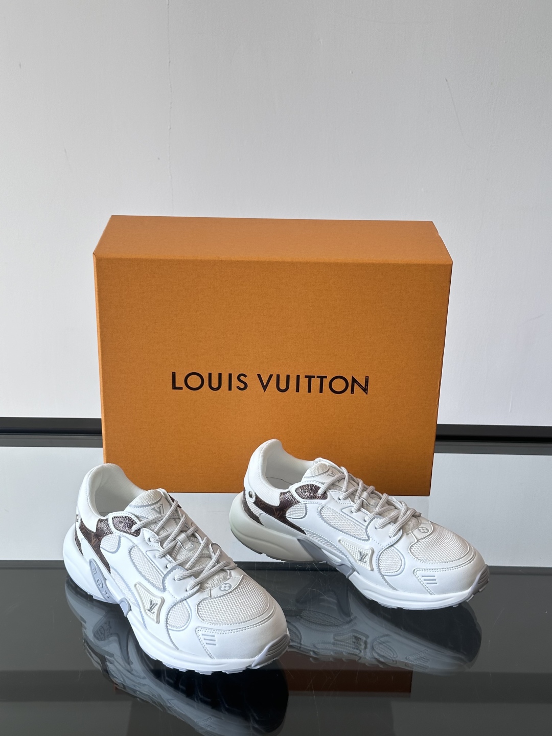  𝐋𝐨𝐮𝐢𝐬 𝐕𝐮𝐢𝐭𝐭𝐨𝐧 𝐎𝐥𝐲𝐦𝐩𝐢𝐚路易威登新品情侣款👫休闲运动鞋 LV也有自己的银角大王了❕ 