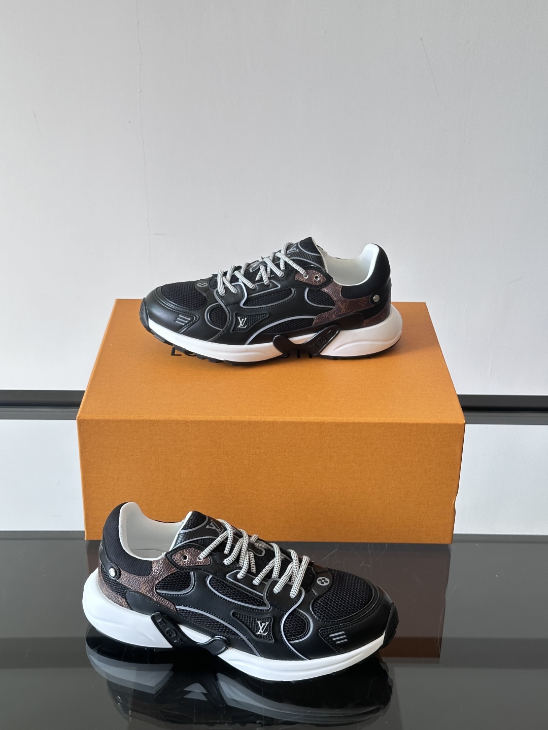  𝐋𝐨𝐮𝐢𝐬 𝐕𝐮𝐢𝐭𝐭𝐨𝐧 𝐎𝐥𝐲𝐦𝐩𝐢𝐚路易威登新品情侣款👫休闲运动鞋 LV也有自己的银角大王了❕ 