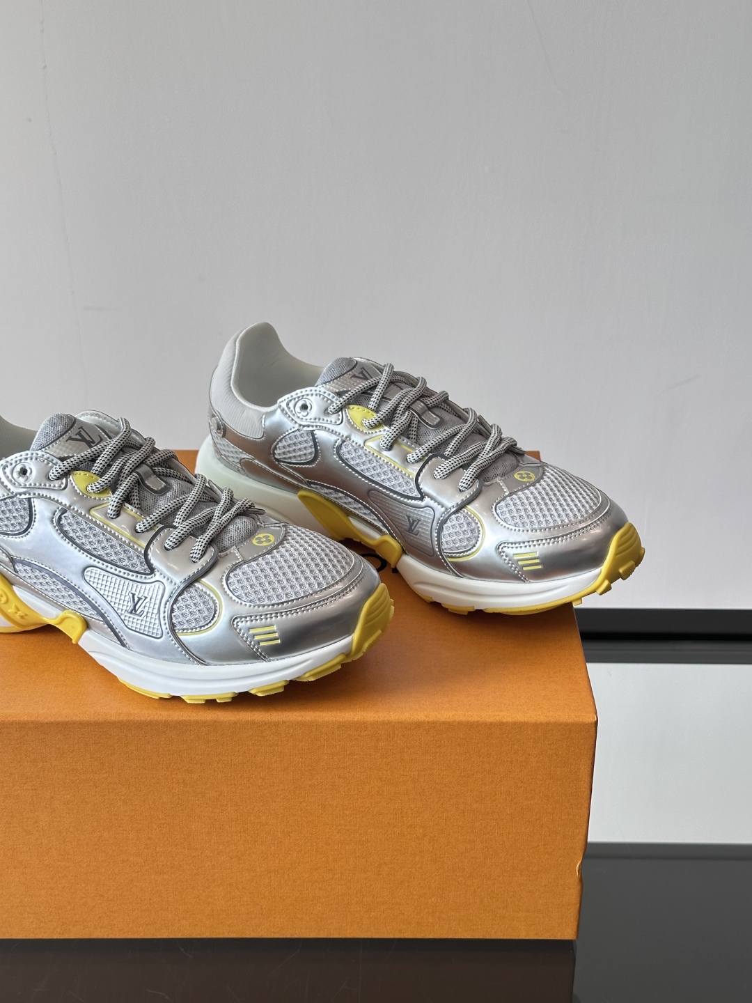  𝐋𝐨𝐮𝐢𝐬 𝐕𝐮𝐢𝐭𝐭𝐨𝐧 𝐎𝐥𝐲𝐦𝐩𝐢𝐚路易威登新品情侣款👫休闲运动鞋 LV也有自己的银角大王了❕ 