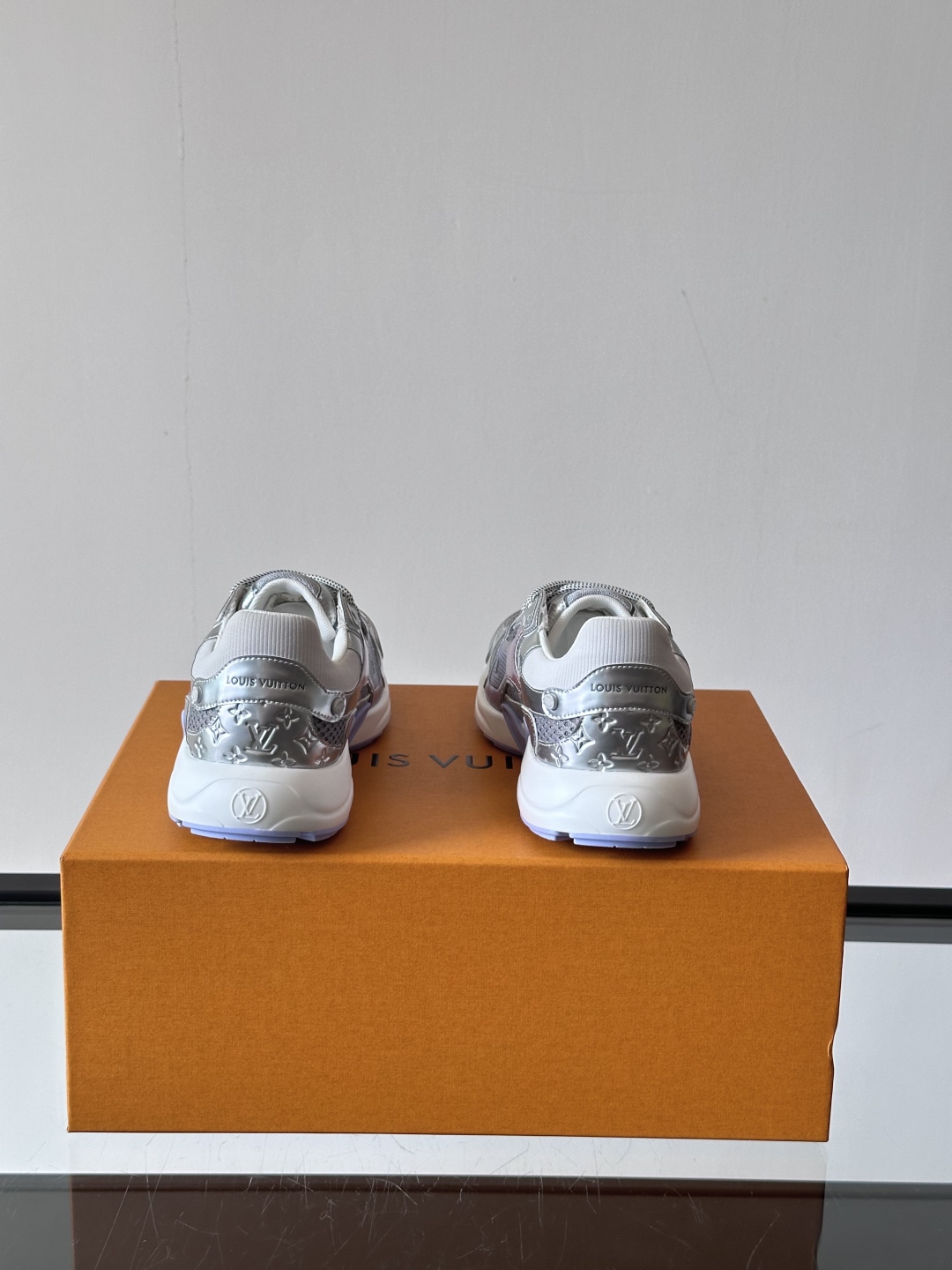  𝐋𝐨𝐮𝐢𝐬 𝐕𝐮𝐢𝐭𝐭𝐨𝐧 𝐎𝐥𝐲𝐦𝐩𝐢𝐚路易威登新品情侣款👫休闲运动鞋 LV也有自己的银角大王了❕ 