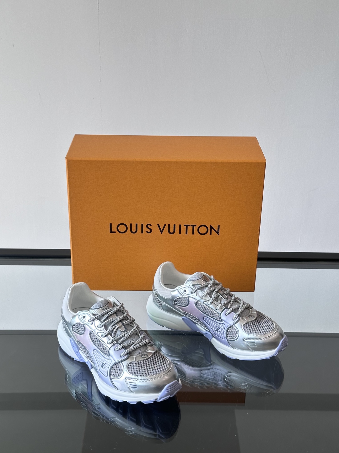  𝐋𝐨𝐮𝐢𝐬 𝐕𝐮𝐢𝐭𝐭𝐨𝐧 𝐎𝐥𝐲𝐦𝐩𝐢𝐚路易威登新品情侣款👫休闲运动鞋 LV也有自己的银角大王了❕ 
