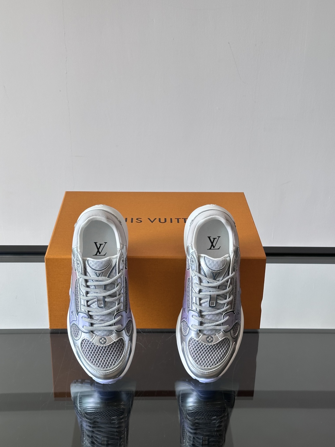  𝐋𝐨𝐮𝐢𝐬 𝐕𝐮𝐢𝐭𝐭𝐨𝐧 𝐎𝐥𝐲𝐦𝐩𝐢𝐚路易威登新品情侣款👫休闲运动鞋 LV也有自己的银角大王了❕ 