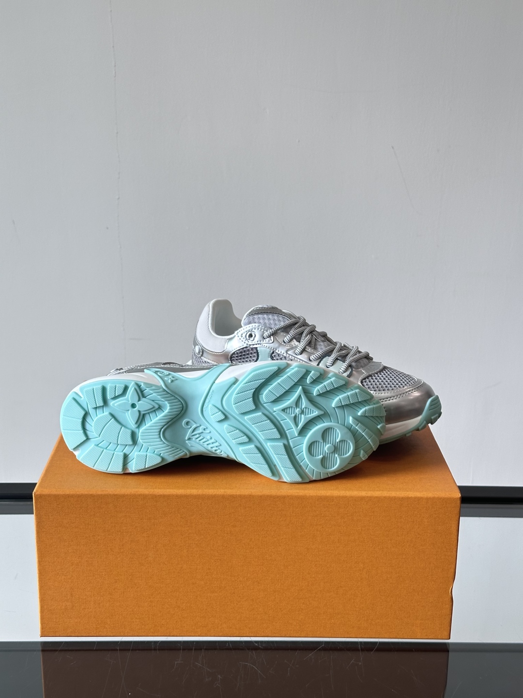  𝐋𝐨𝐮𝐢𝐬 𝐕𝐮𝐢𝐭𝐭𝐨𝐧 𝐎𝐥𝐲𝐦𝐩𝐢𝐚路易威登新品情侣款👫休闲运动鞋 LV也有自己的银角大王了❕ 