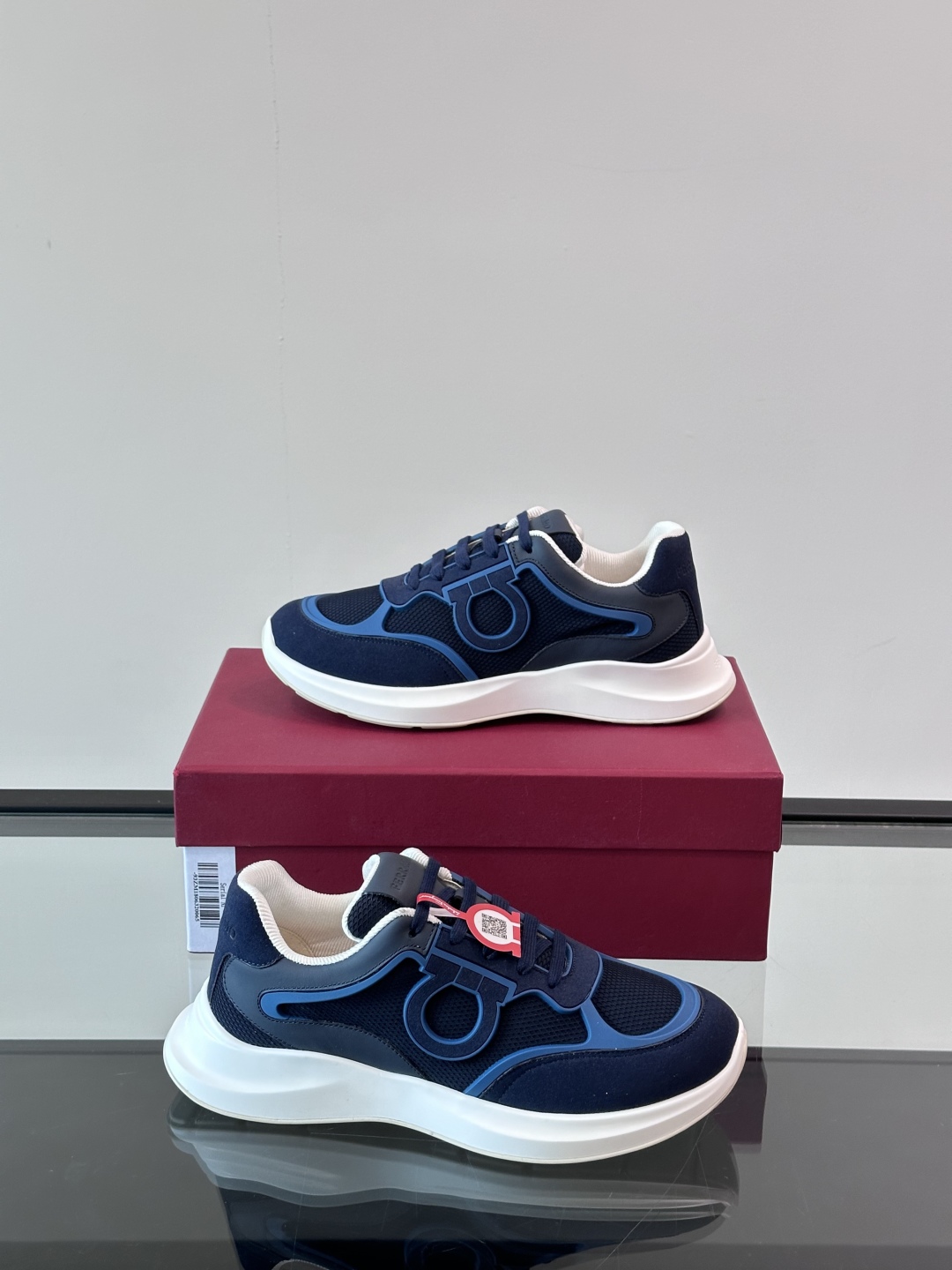 Ferragam/菲拉格慕 男士新款网面透气拼接小牛皮休闲运动鞋👟运动休闲款 时尚百搭 拼色经典搭配 采