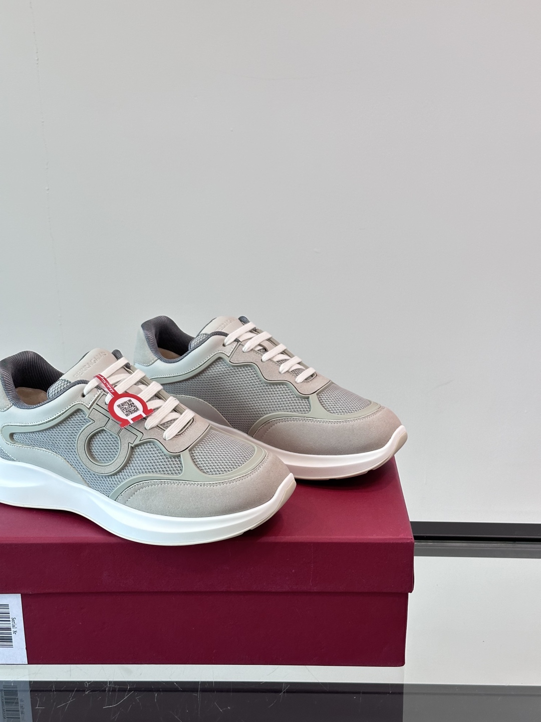 Ferragam/菲拉格慕 男士新款网面透气拼接小牛皮休闲运动鞋👟运动休闲款 时尚百搭 拼色经典搭配 采