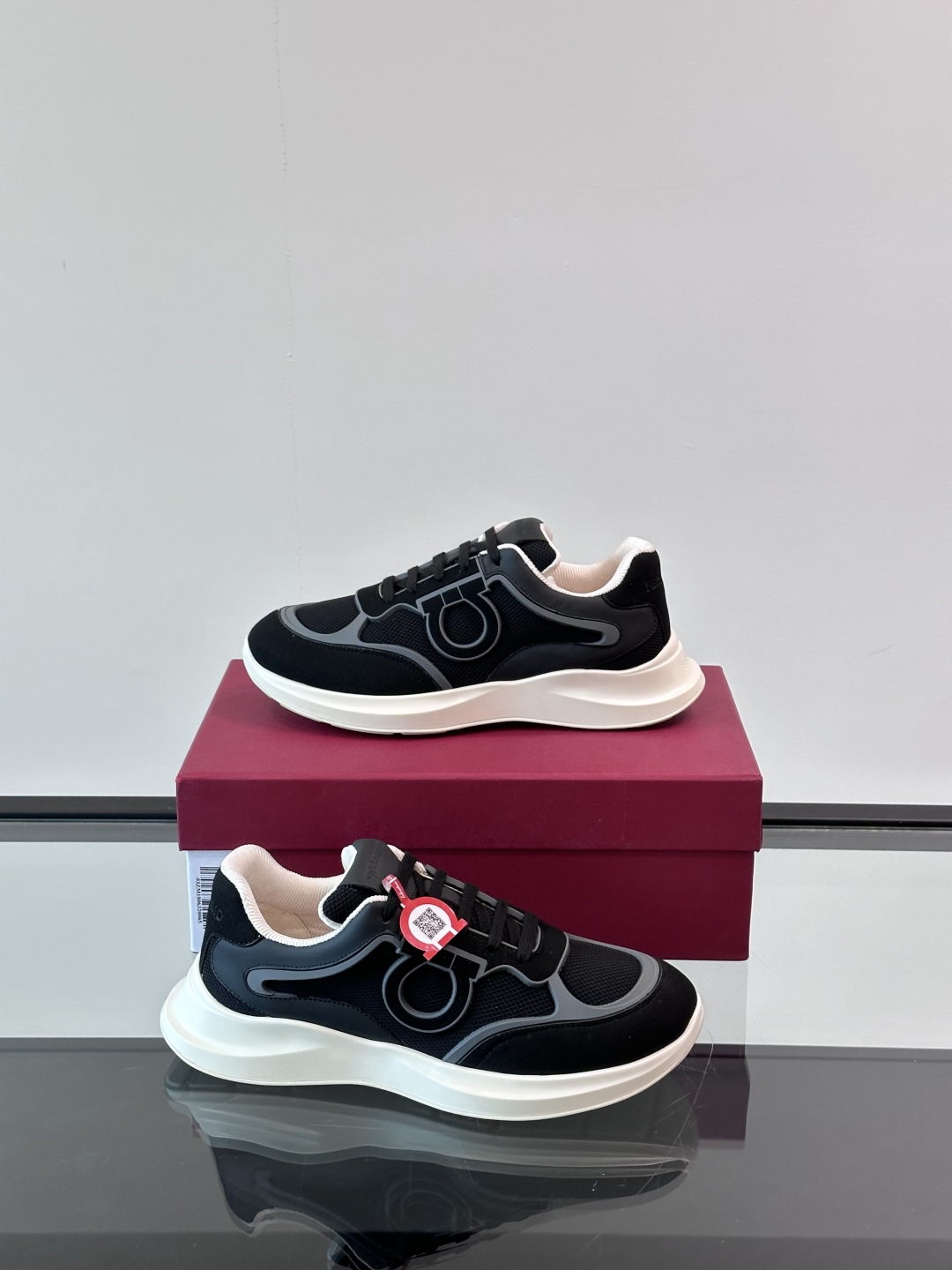 Ferragam/菲拉格慕 男士新款网面透气拼接小牛皮休闲运动鞋👟运动休闲款 时尚百搭 拼色经典搭配 采
