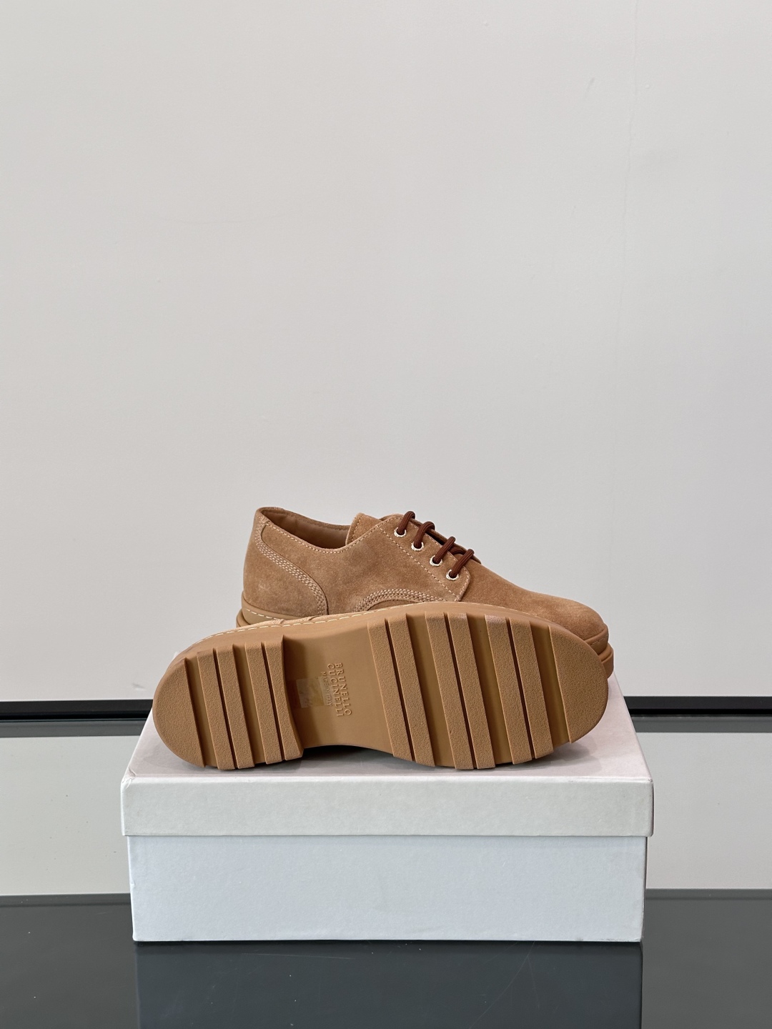 Brunello Cucinelli 高端男士休闲皮鞋，原版进口皮料打造，此款鞋型堪称经典，永不过时！真