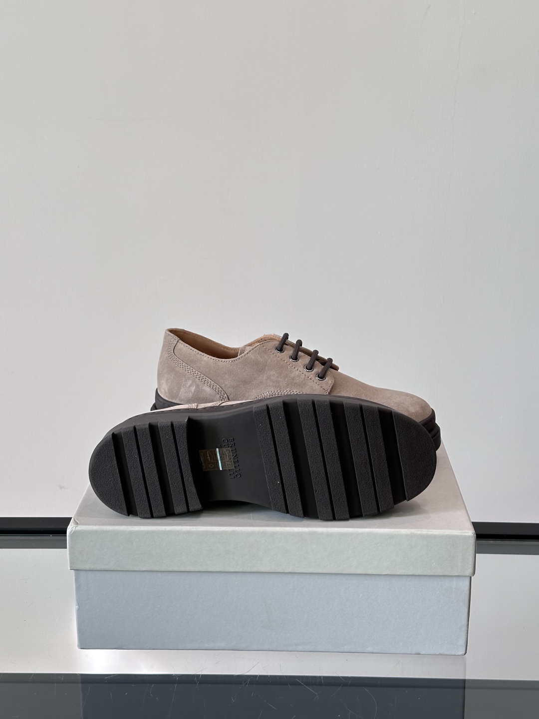 Brunello Cucinelli 高端男士休闲皮鞋，原版进口皮料打造，此款鞋型堪称经典，永不过时！真