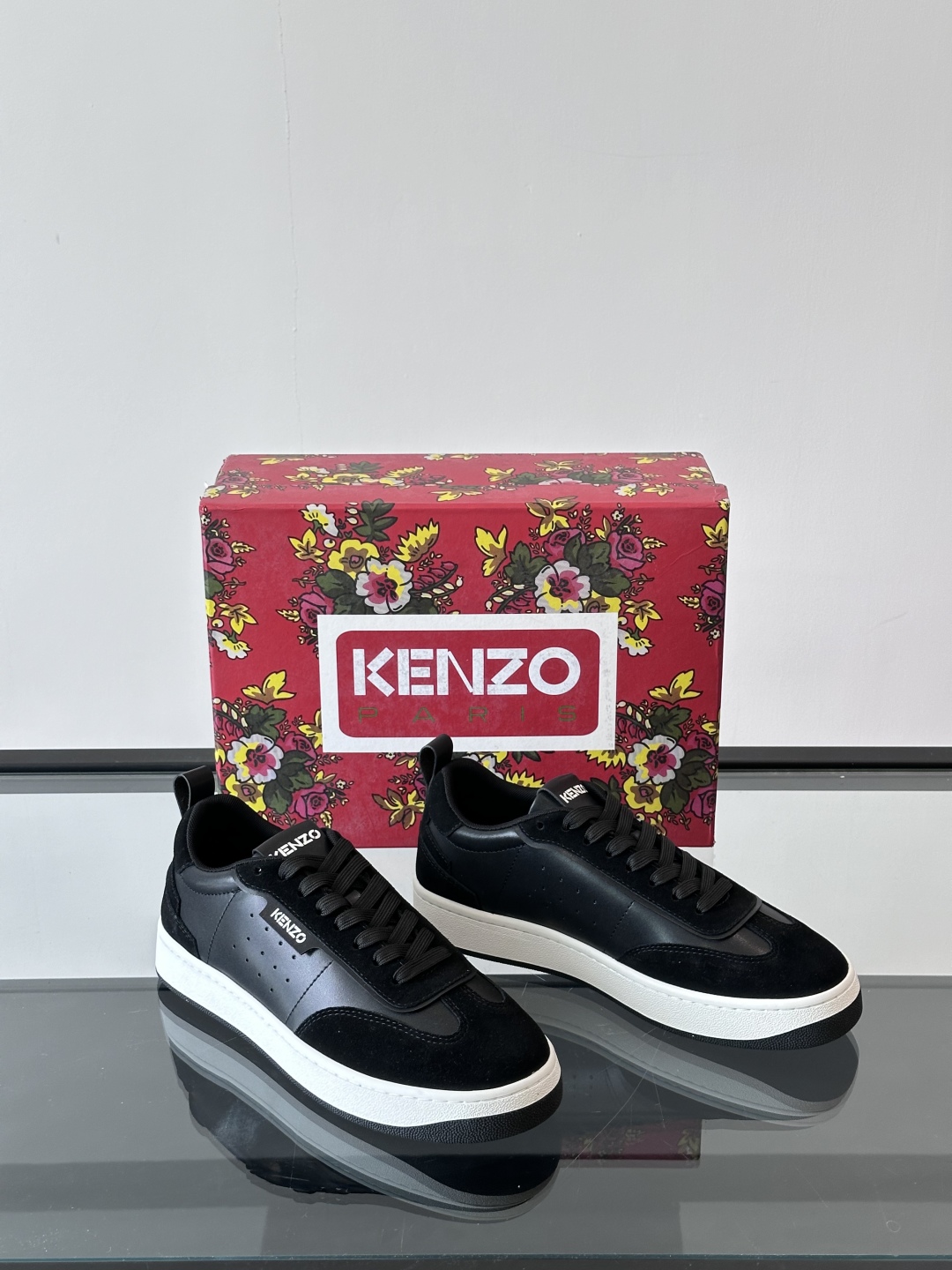 KENZO 男士经典休闲运动鞋，进口头层小牛皮制作，皮质超软，脚感舒适，原版TPU轻质大底轻盈耐磨！纯手