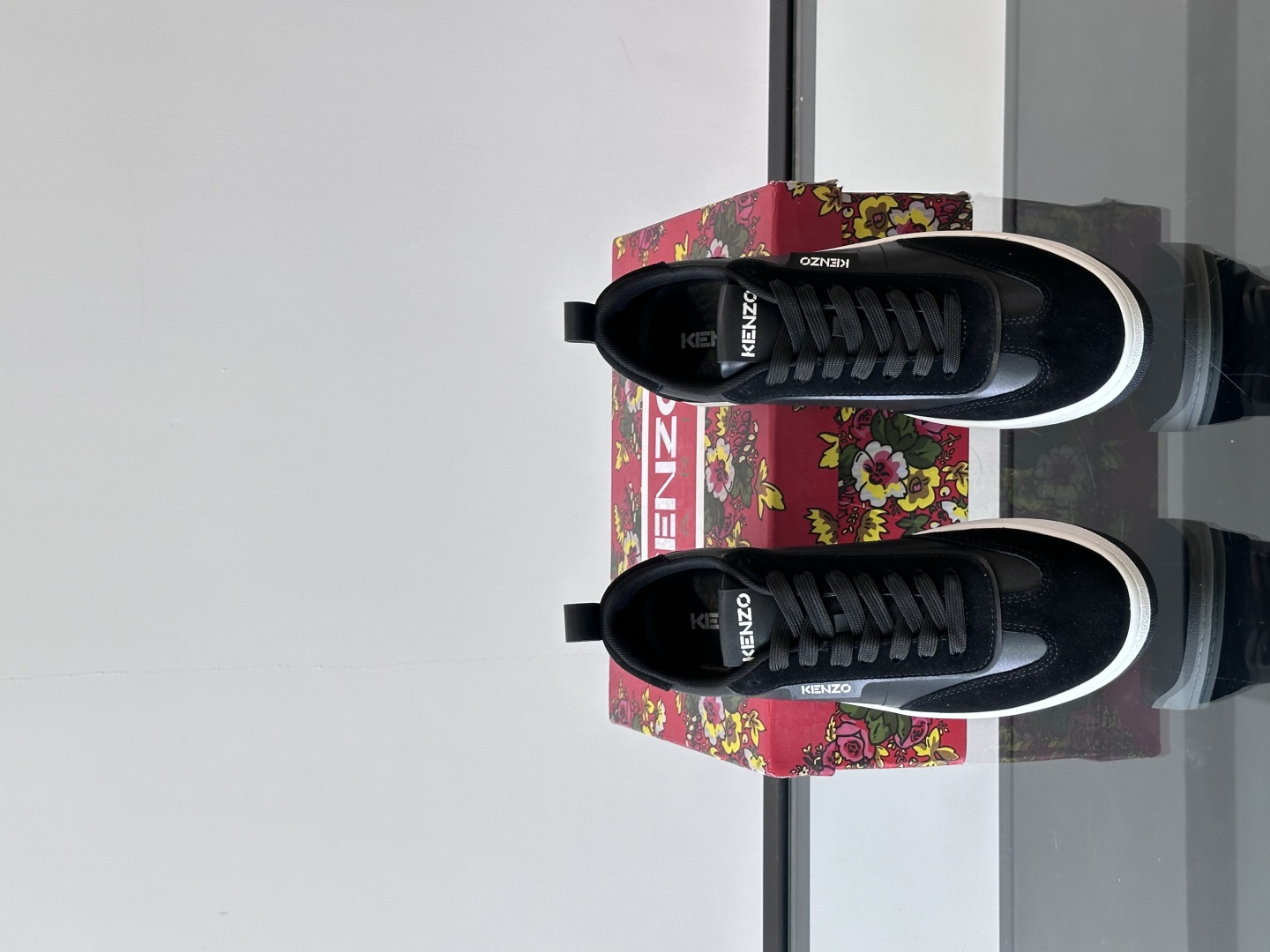 KENZO 男士经典休闲运动鞋，进口头层小牛皮制作，皮质超软，脚感舒适，原版TPU轻质大底轻盈耐磨！纯手