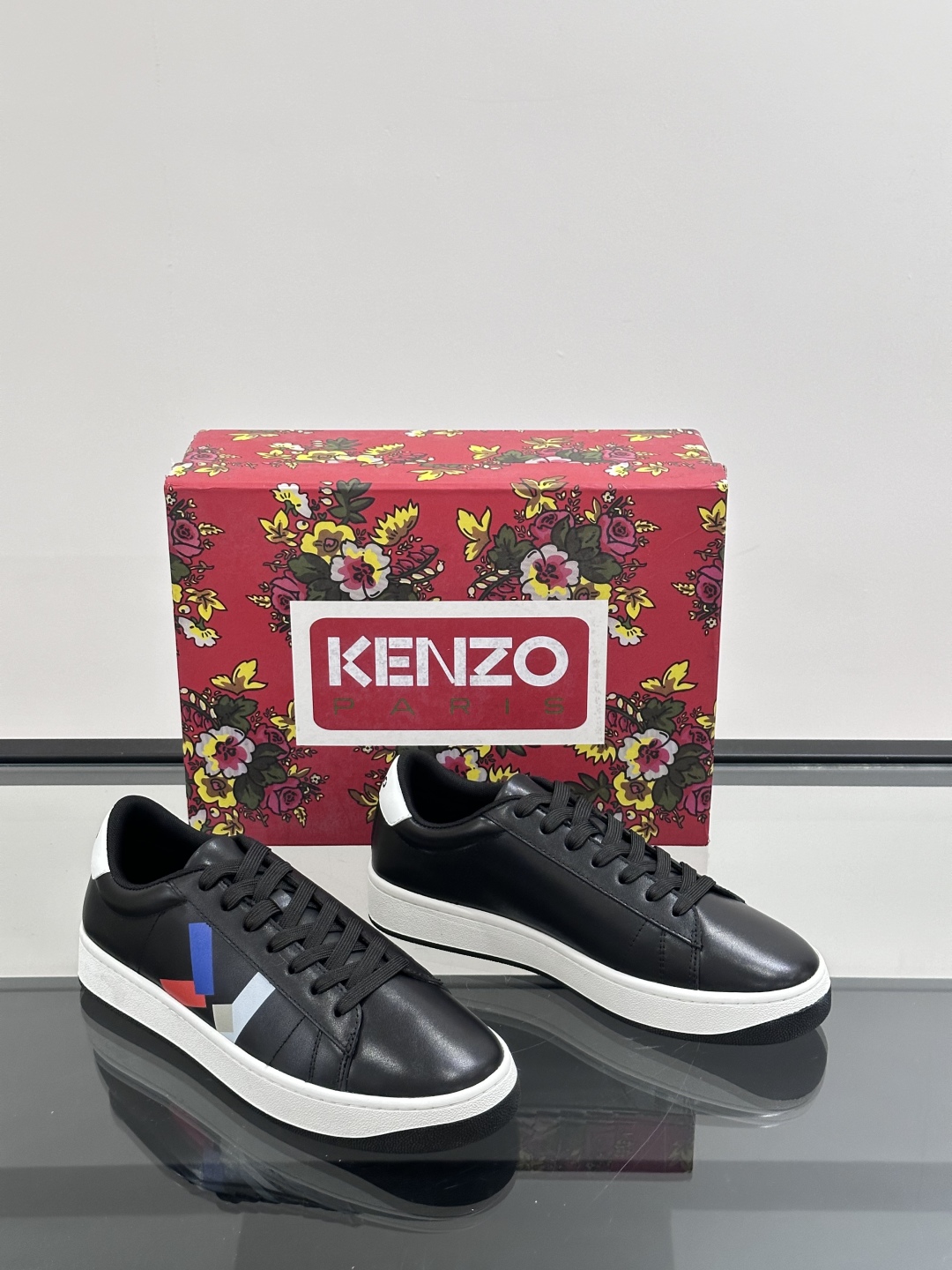 KENZO 男士经典休闲运动鞋，进口头层小牛皮制作，皮质超软，脚感舒适，原版TPU轻质大底轻盈耐磨！纯手