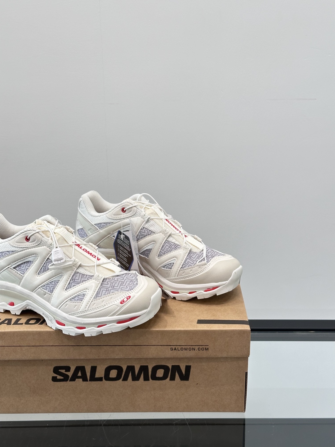 Salomon PANHUI蟠虺quest蛇年限定👉🏻这个配色我觉得不管是不是本命年都得入一双🌸
整体鞋