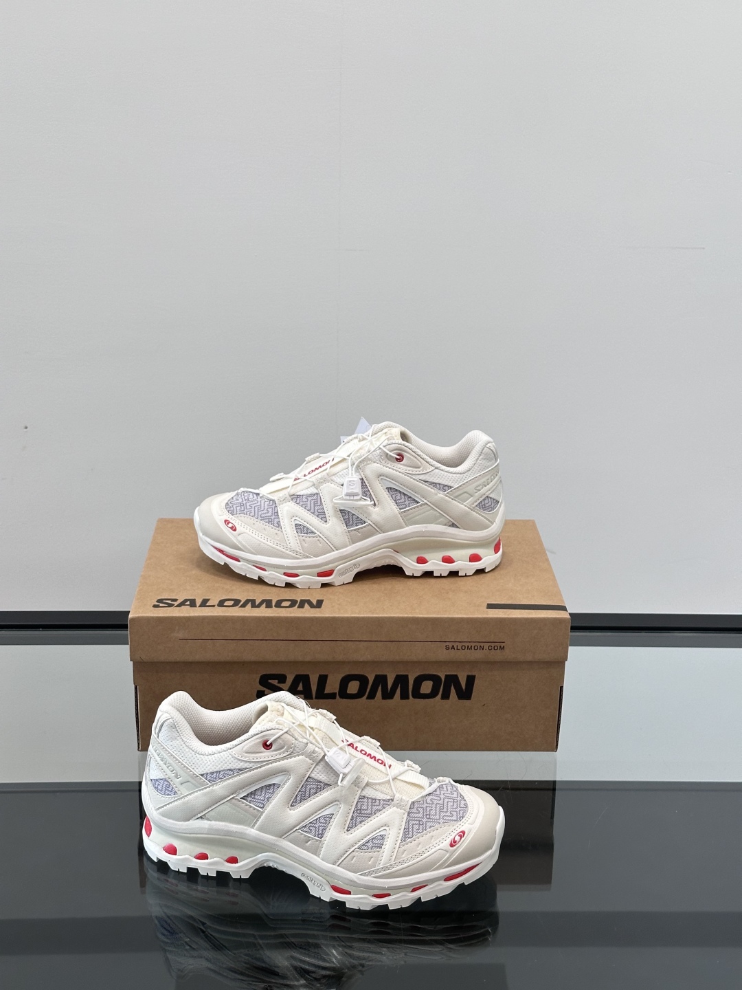 Salomon PANHUI蟠虺quest蛇年限定👉🏻这个配色我觉得不管是不是本命年都得入一双🌸
整体鞋