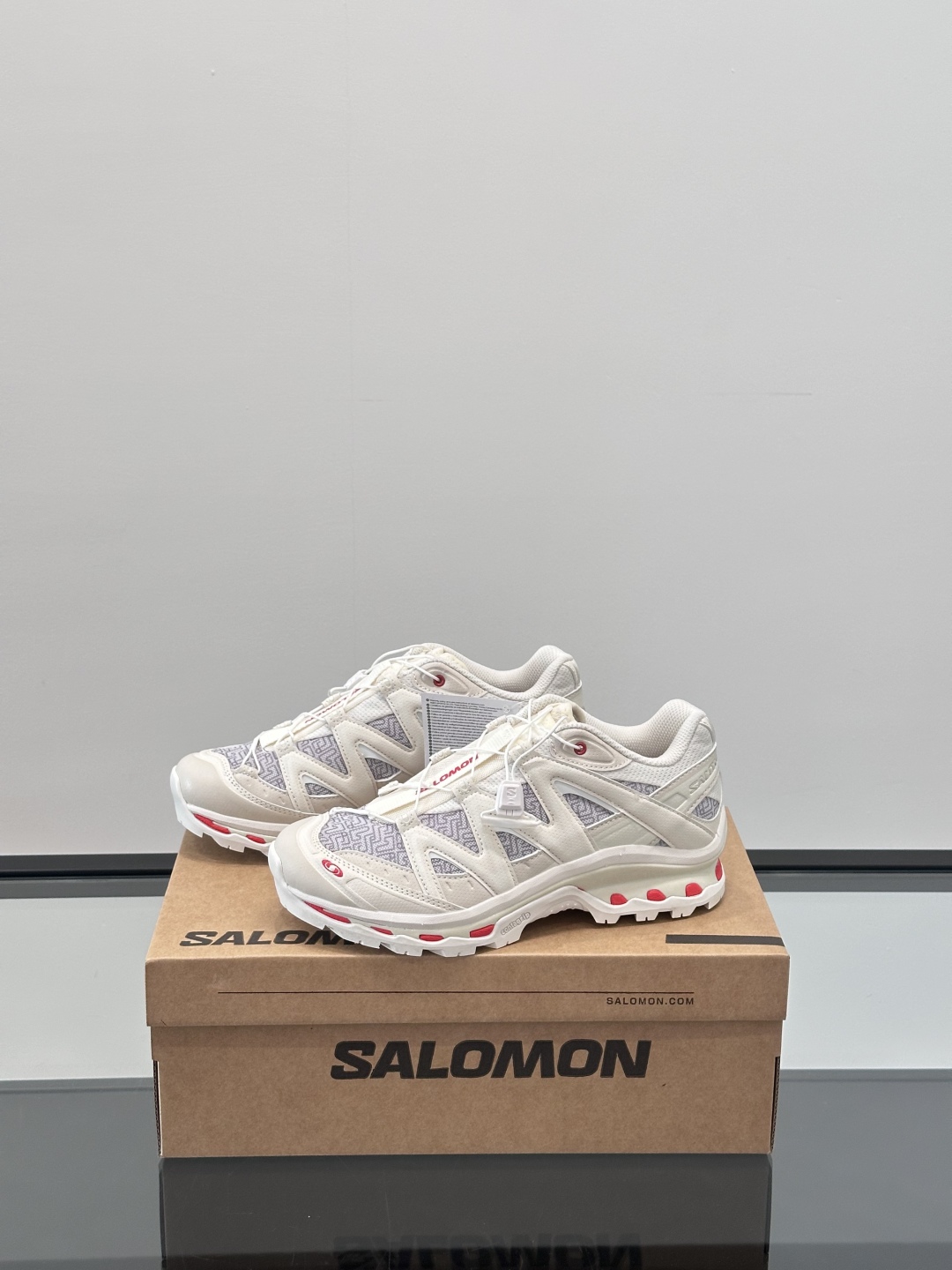 Salomon PANHUI蟠虺quest蛇年限定👉🏻这个配色我觉得不管是不是本命年都得入一双🌸
整体鞋