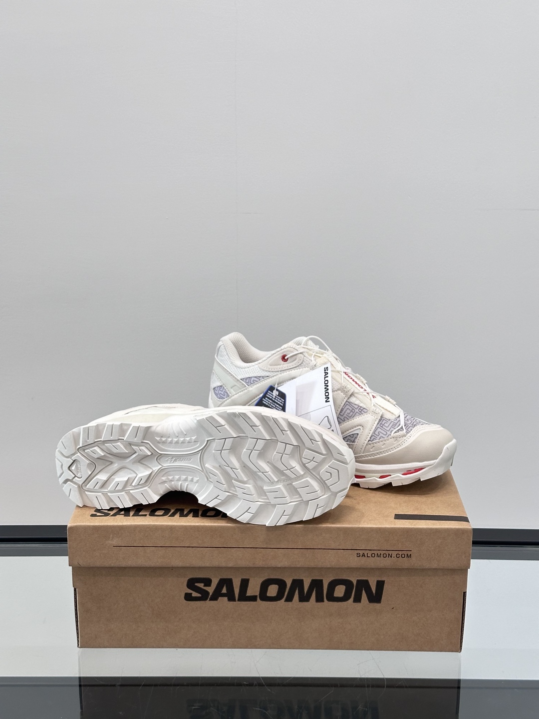 Salomon PANHUI蟠虺quest蛇年限定👉🏻这个配色我觉得不管是不是本命年都得入一双🌸
整体鞋