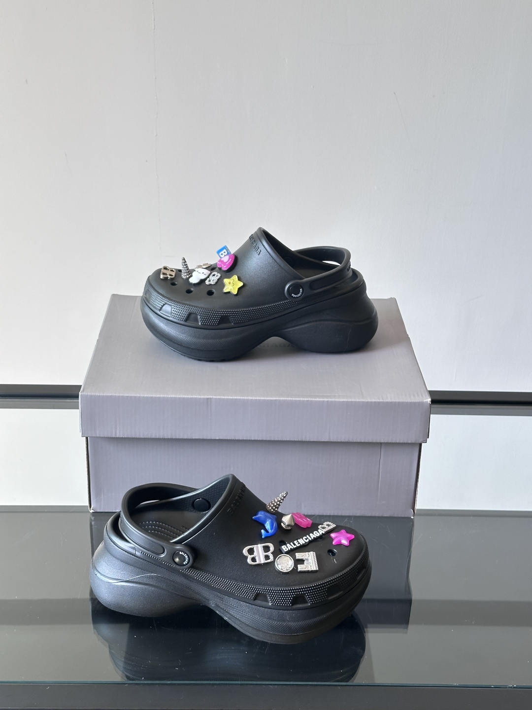 𝐁𝐚𝐥𝐞𝐧𝐜𝐢𝐚𝐠𝐚 𝐱 𝐂𝐫𝐨𝐜𝐬 巴黎世家联名卡骆驰情侣款#CROCS MULE JIBBITZ洞洞