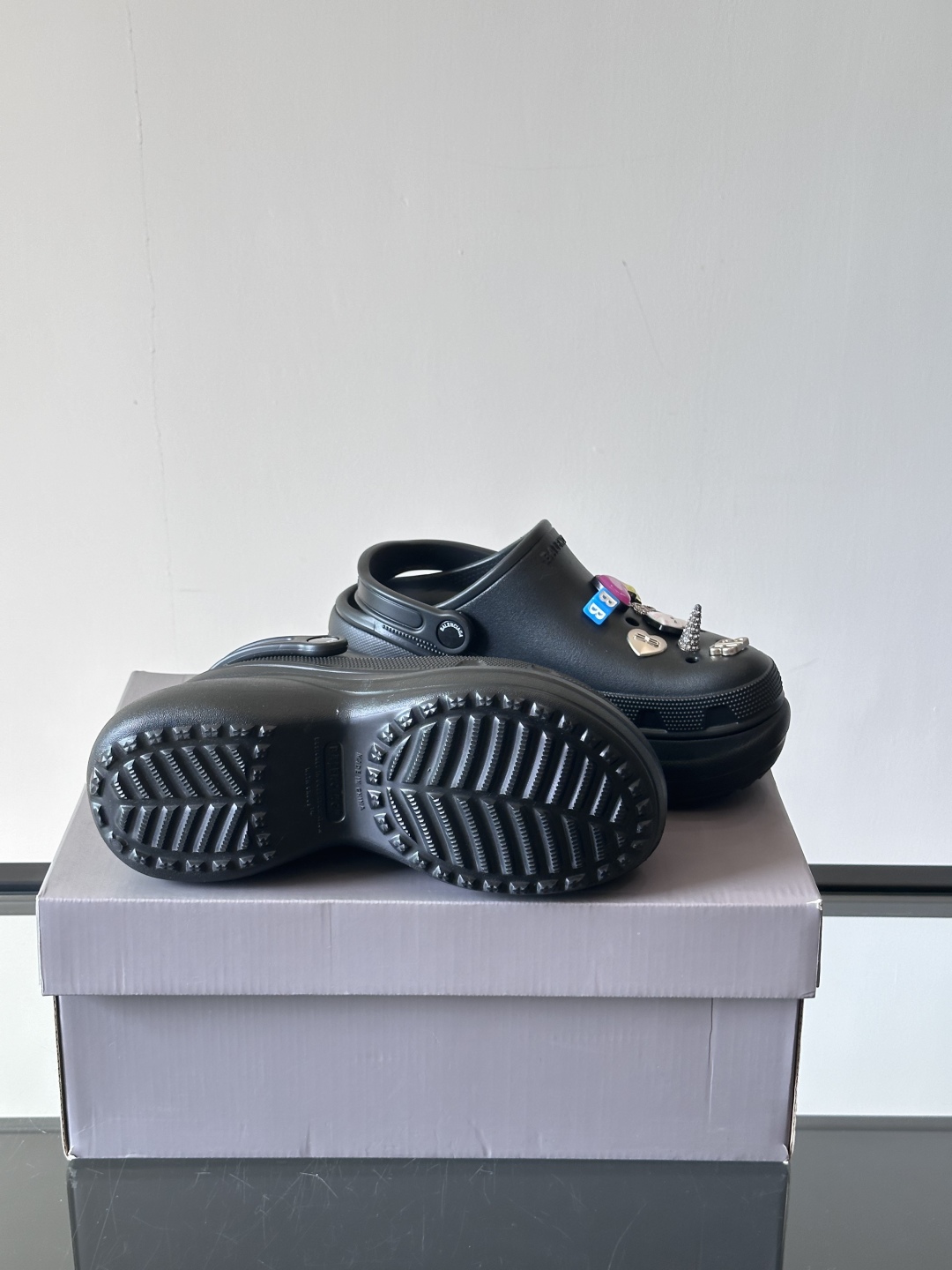 𝐁𝐚𝐥𝐞𝐧𝐜𝐢𝐚𝐠𝐚 𝐱 𝐂𝐫𝐨𝐜𝐬 巴黎世家联名卡骆驰情侣款#CROCS MULE JIBBITZ洞洞
