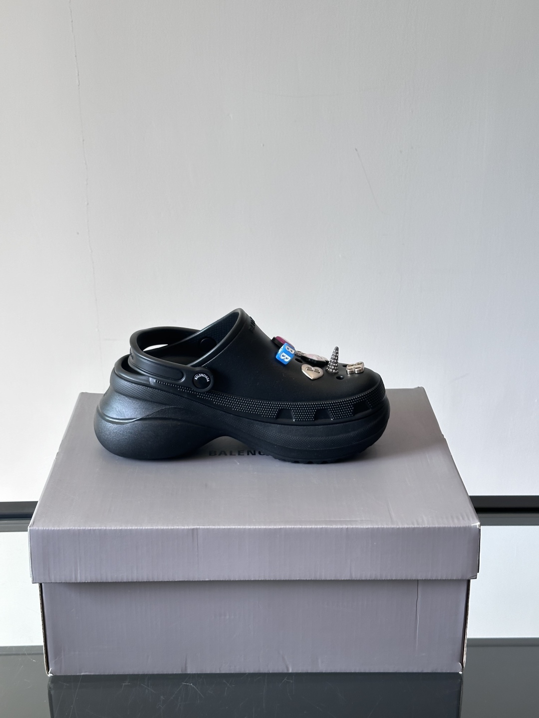 𝐁𝐚𝐥𝐞𝐧𝐜𝐢𝐚𝐠𝐚 𝐱 𝐂𝐫𝐨𝐜𝐬 巴黎世家联名卡骆驰情侣款#CROCS MULE JIBBITZ洞洞