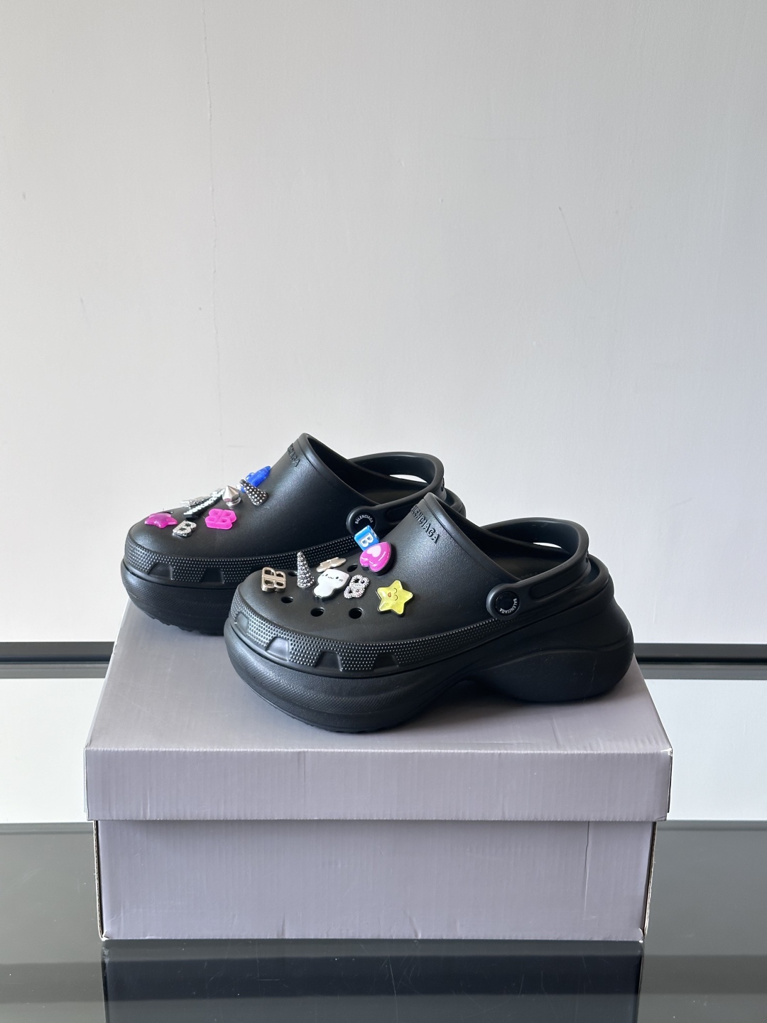 𝐁𝐚𝐥𝐞𝐧𝐜𝐢𝐚𝐠𝐚 𝐱 𝐂𝐫𝐨𝐜𝐬 巴黎世家联名卡骆驰情侣款#CROCS MULE JIBBITZ洞洞