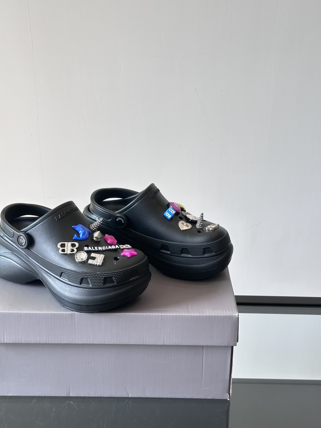 𝐁𝐚𝐥𝐞𝐧𝐜𝐢𝐚𝐠𝐚 𝐱 𝐂𝐫𝐨𝐜𝐬 巴黎世家联名卡骆驰情侣款#CROCS MULE JIBBITZ洞洞