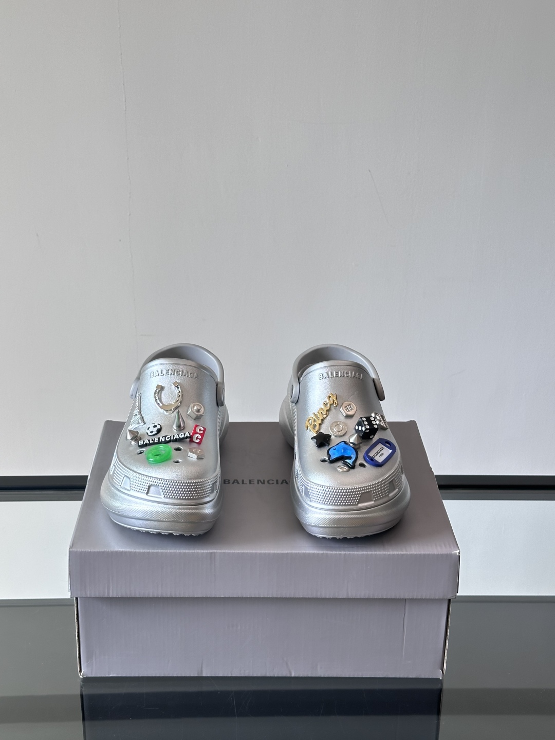 𝐁𝐚𝐥𝐞𝐧𝐜𝐢𝐚𝐠𝐚 𝐱 𝐂𝐫𝐨𝐜𝐬 巴黎世家联名卡骆驰情侣款#CROCS MULE JIBBITZ洞洞