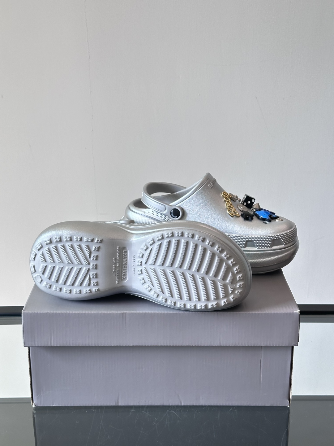 𝐁𝐚𝐥𝐞𝐧𝐜𝐢𝐚𝐠𝐚 𝐱 𝐂𝐫𝐨𝐜𝐬 巴黎世家联名卡骆驰情侣款#CROCS MULE JIBBITZ洞洞