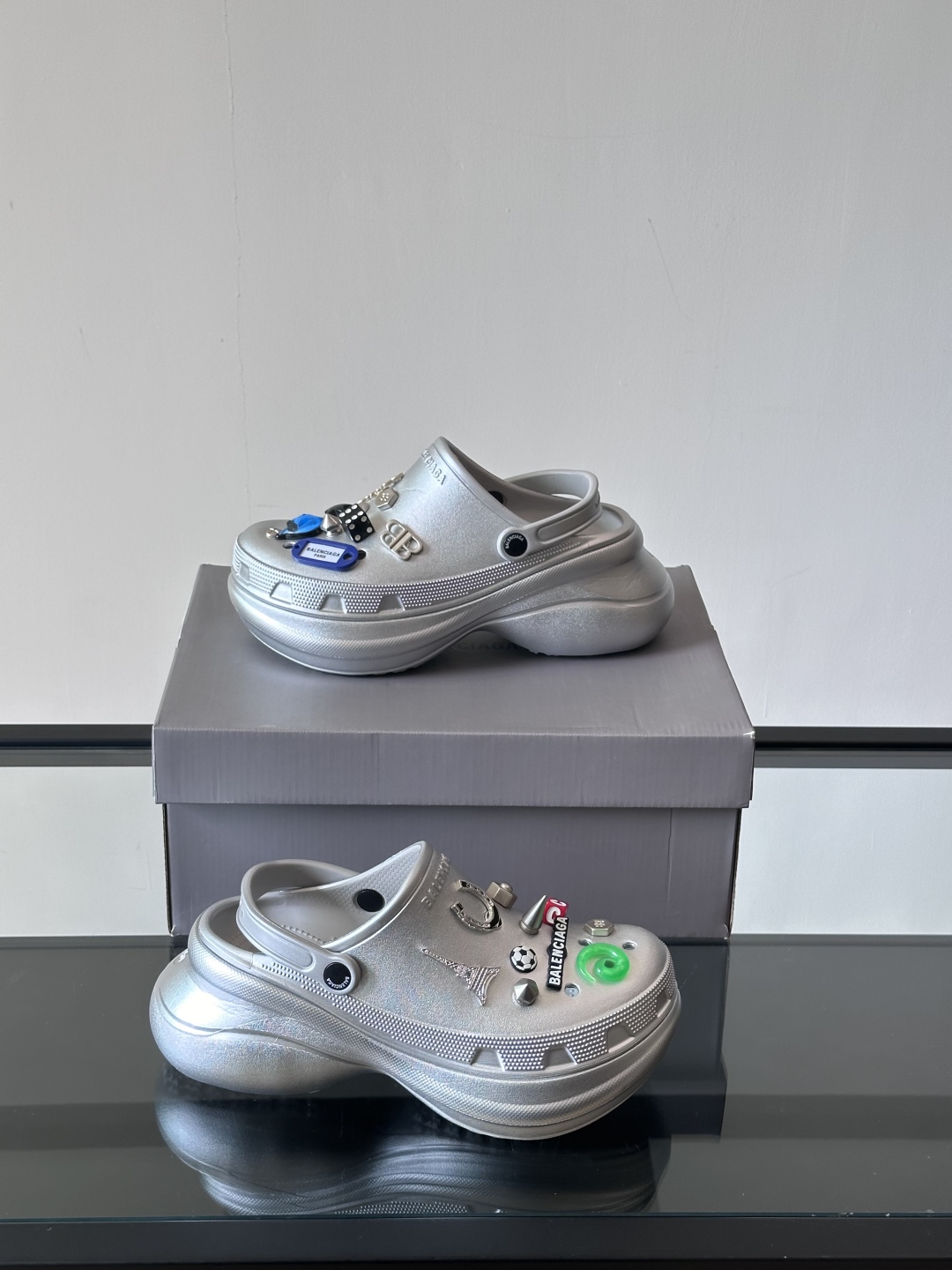 𝐁𝐚𝐥𝐞𝐧𝐜𝐢𝐚𝐠𝐚 𝐱 𝐂𝐫𝐨𝐜𝐬 巴黎世家联名卡骆驰情侣款#CROCS MULE JIBBITZ洞洞