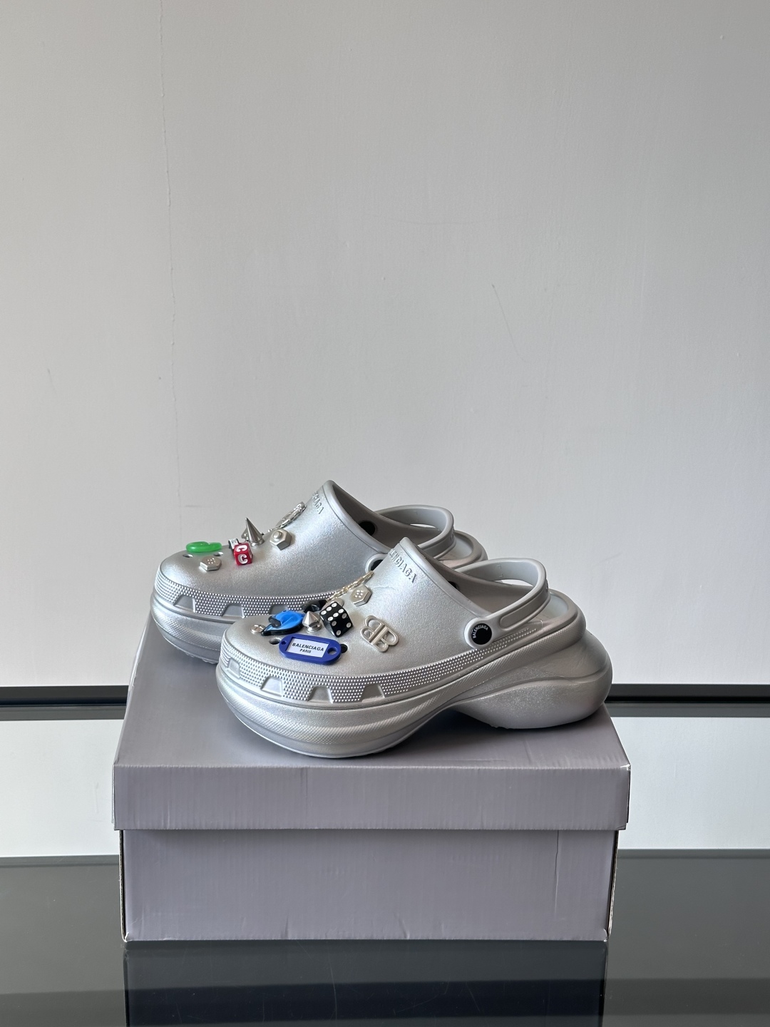 𝐁𝐚𝐥𝐞𝐧𝐜𝐢𝐚𝐠𝐚 𝐱 𝐂𝐫𝐨𝐜𝐬 巴黎世家联名卡骆驰情侣款#CROCS MULE JIBBITZ洞洞