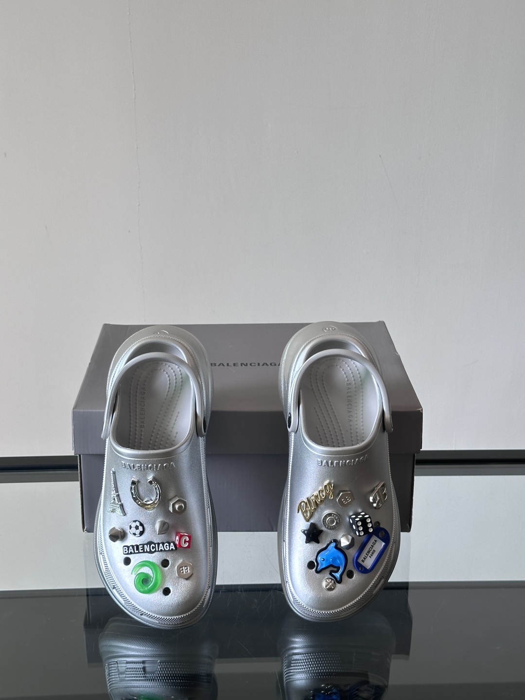 𝐁𝐚𝐥𝐞𝐧𝐜𝐢𝐚𝐠𝐚 𝐱 𝐂𝐫𝐨𝐜𝐬 巴黎世家联名卡骆驰情侣款#CROCS MULE JIBBITZ洞洞
