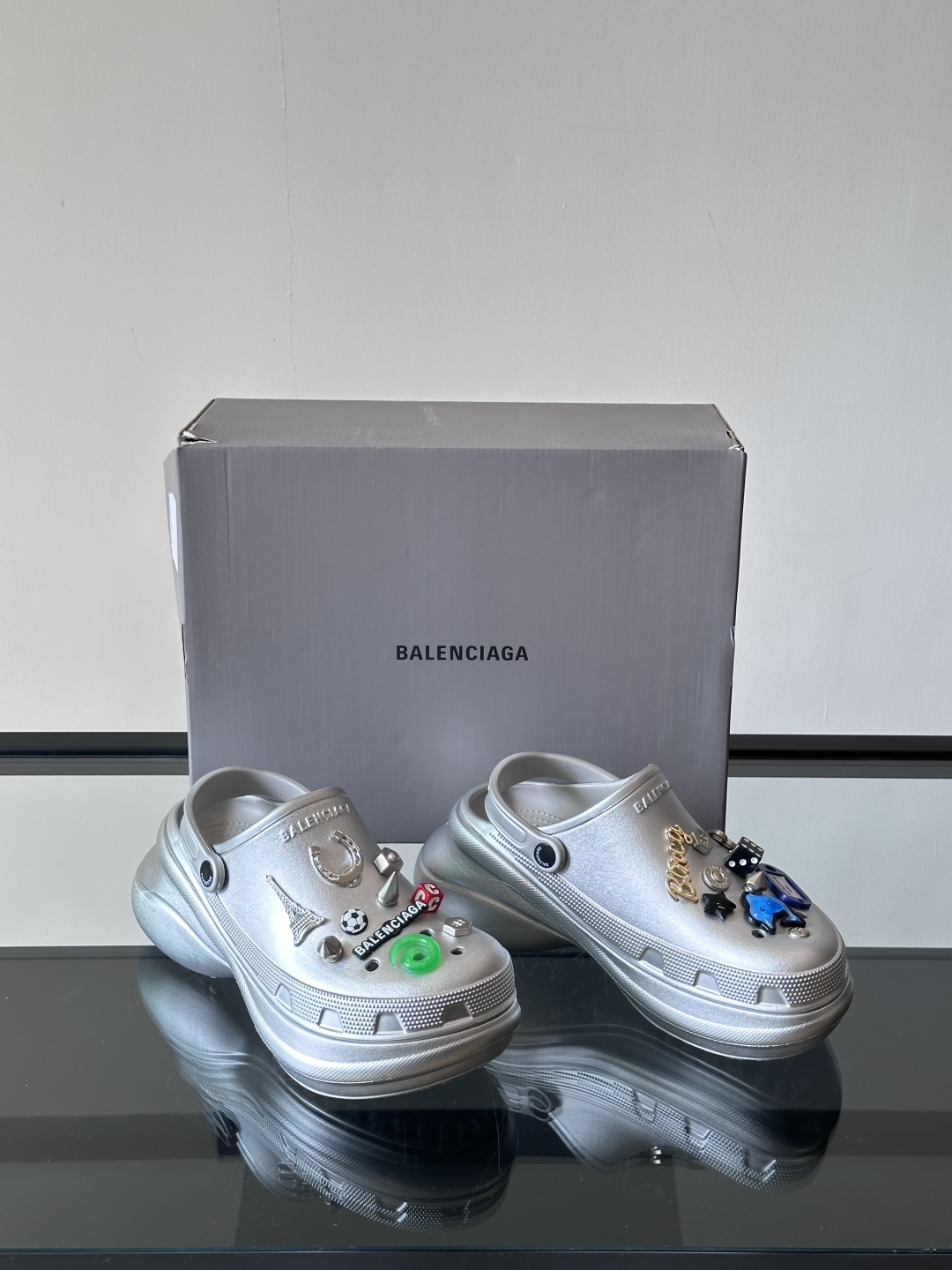 𝐁𝐚𝐥𝐞𝐧𝐜𝐢𝐚𝐠𝐚 𝐱 𝐂𝐫𝐨𝐜𝐬 巴黎世家联名卡骆驰情侣款#CROCS MULE JIBBITZ洞洞