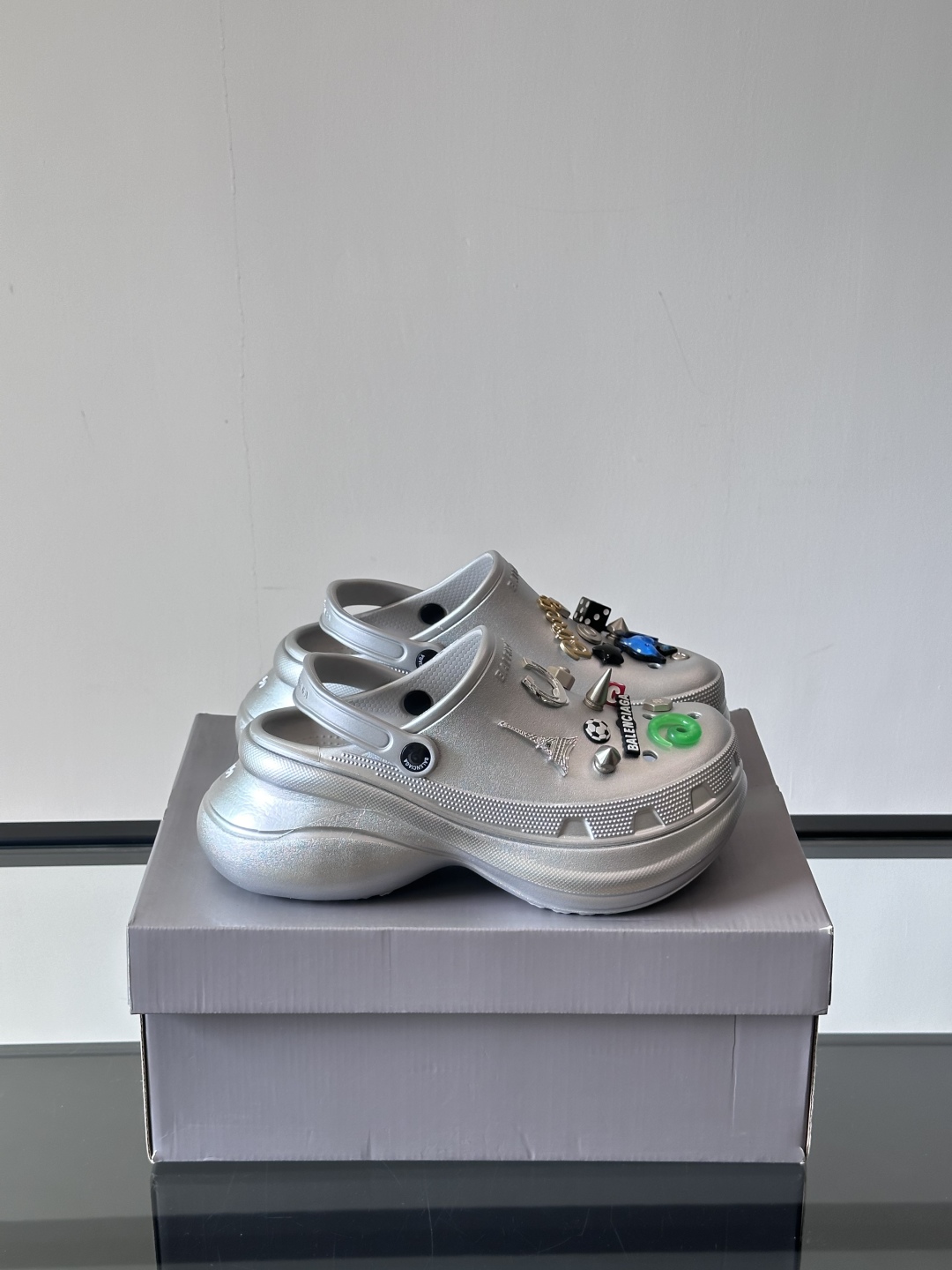 𝐁𝐚𝐥𝐞𝐧𝐜𝐢𝐚𝐠𝐚 𝐱 𝐂𝐫𝐨𝐜𝐬 巴黎世家联名卡骆驰情侣款#CROCS MULE JIBBITZ洞洞
