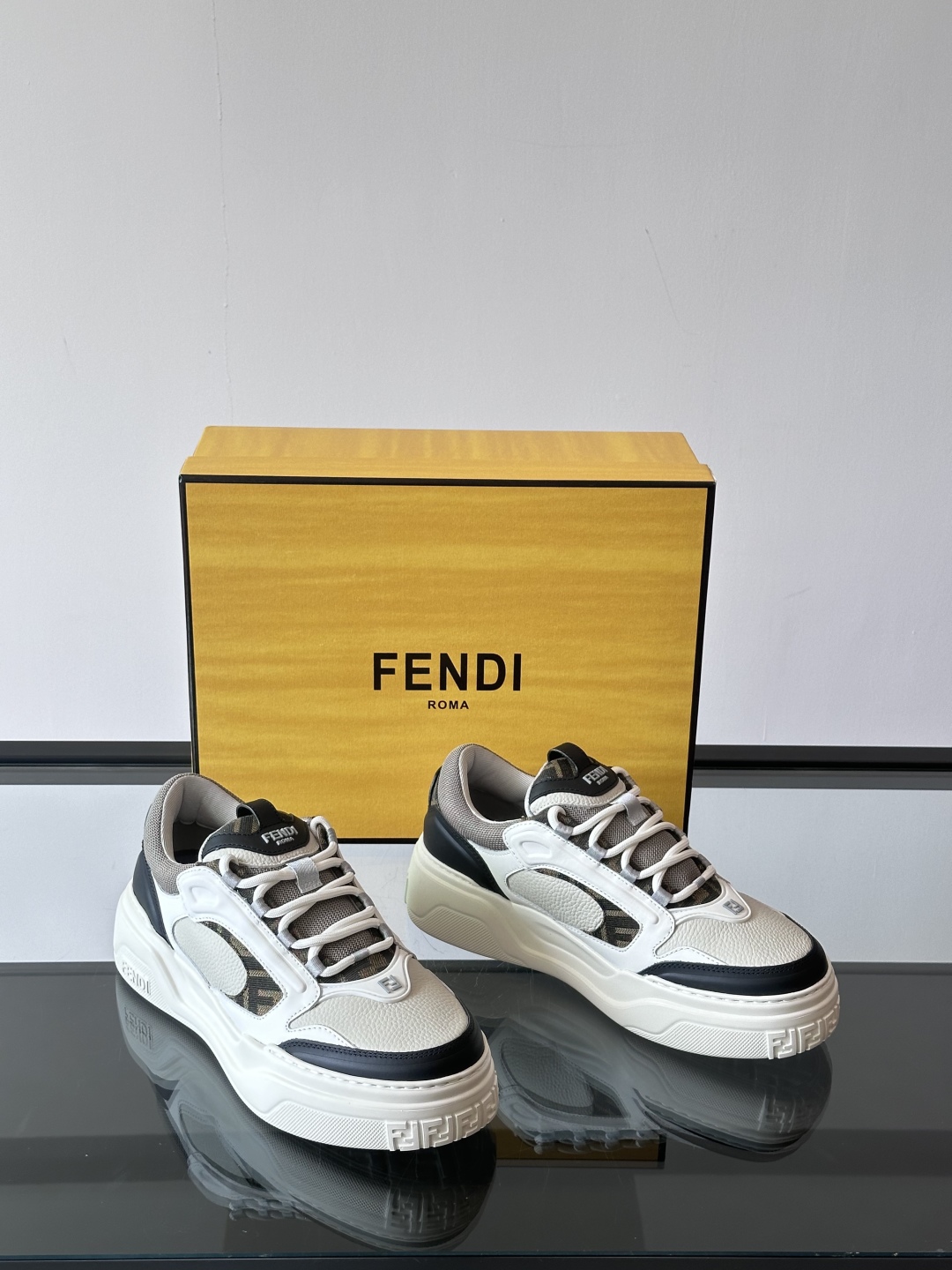 Fendi芬迪春夏最新走秀款运动鞋 25秀场出镜率最高的单品 原版购入开发 一比一复刻 设计师Kim J