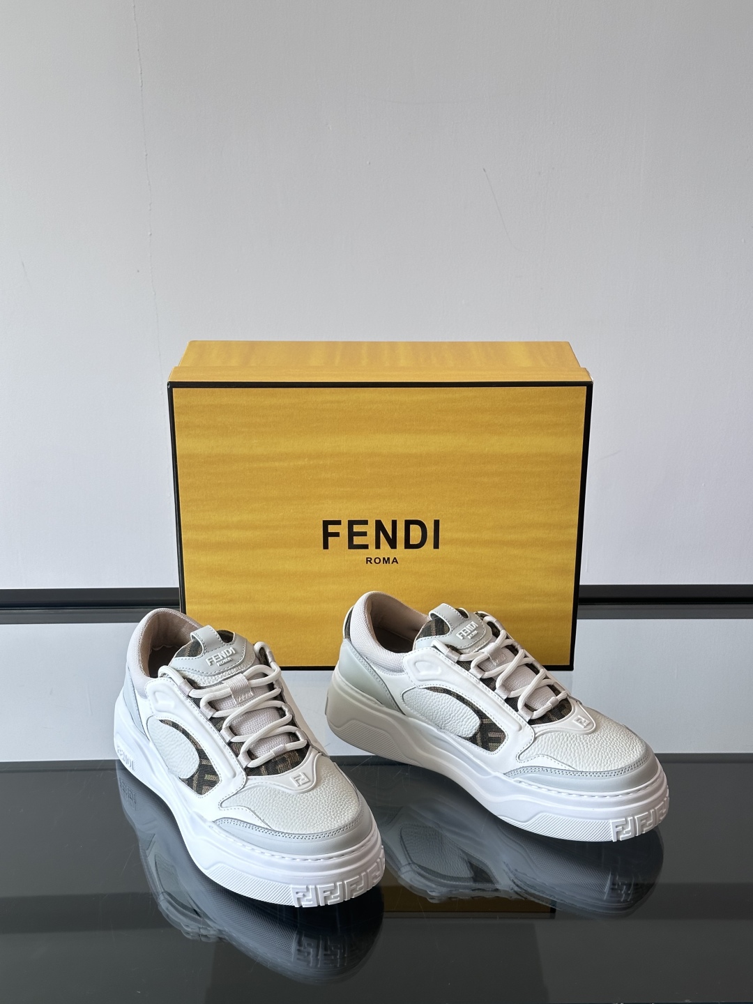 Fendi芬迪春夏最新走秀款运动鞋 25秀场出镜率最高的单品 原版购入开发 一比一复刻 设计师Kim J