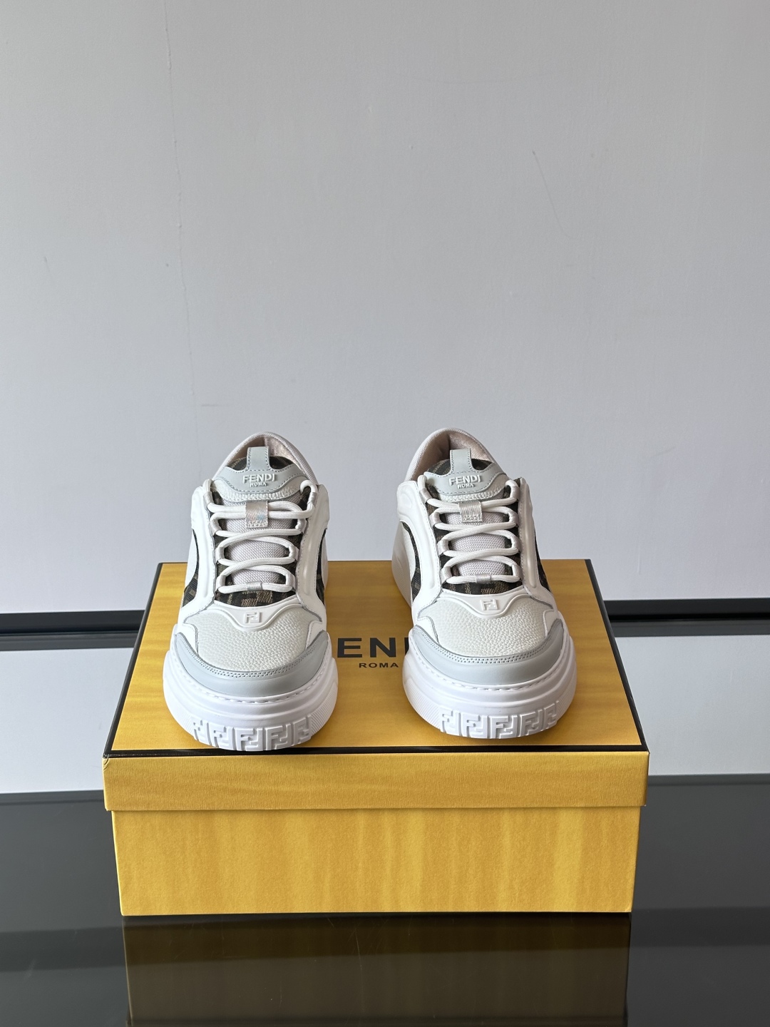 Fendi芬迪春夏最新走秀款运动鞋 25秀场出镜率最高的单品 原版购入开发 一比一复刻 设计师Kim J