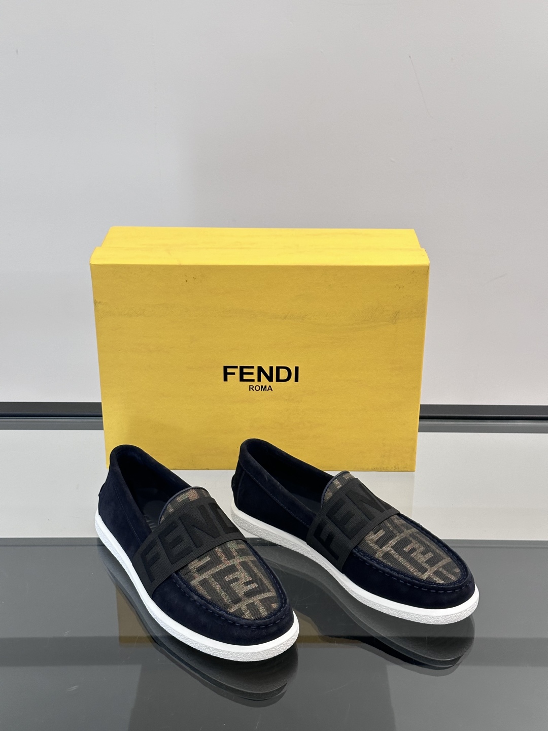 ◾️▫️Fend*～高端男士正装休闲皮鞋，高端大气，私家开模定制原版品牌装饰，小牛皮透气内里，原版橡胶大