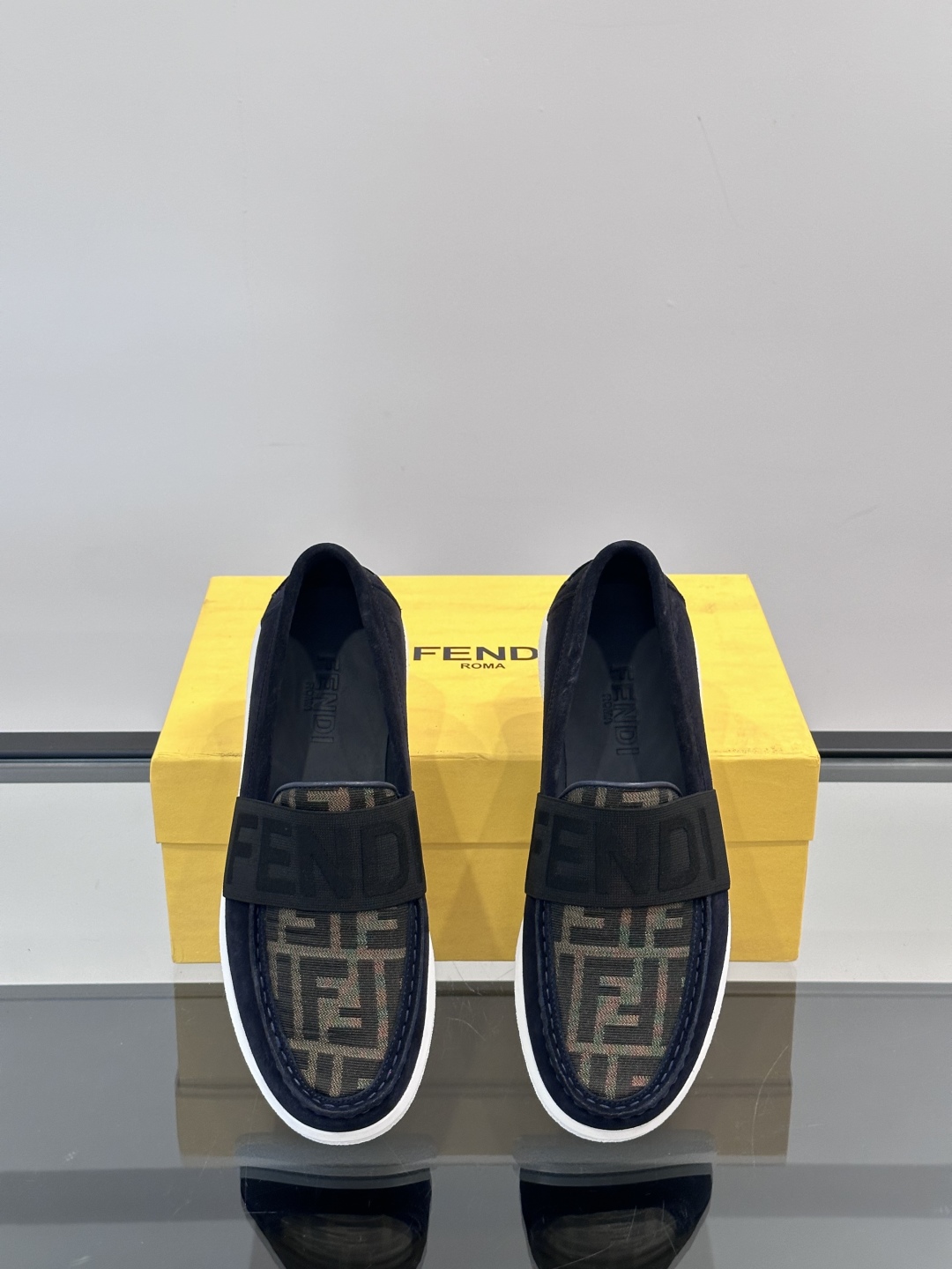 ◾️▫️Fend*～高端男士正装休闲皮鞋，高端大气，私家开模定制原版品牌装饰，小牛皮透气内里，原版橡胶大