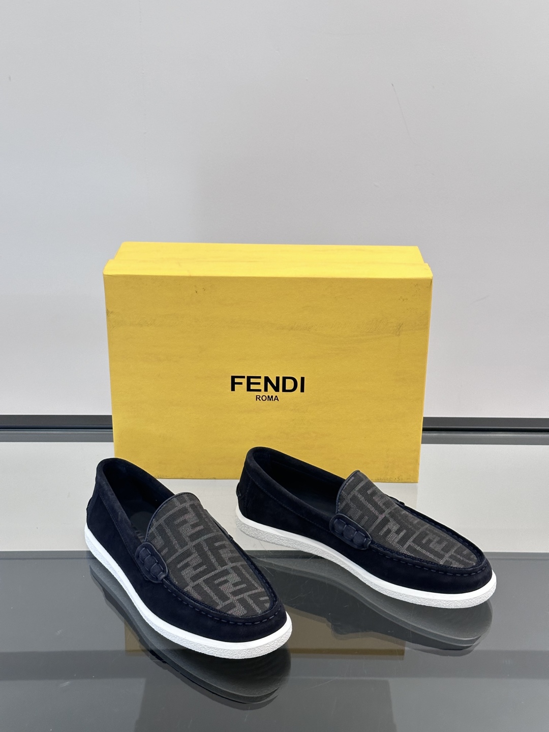 ◾️▫️Fend*～高端男士正装休闲皮鞋，高端大气，私家开模定制原版品牌装饰，小牛皮透气内里，原版橡胶大