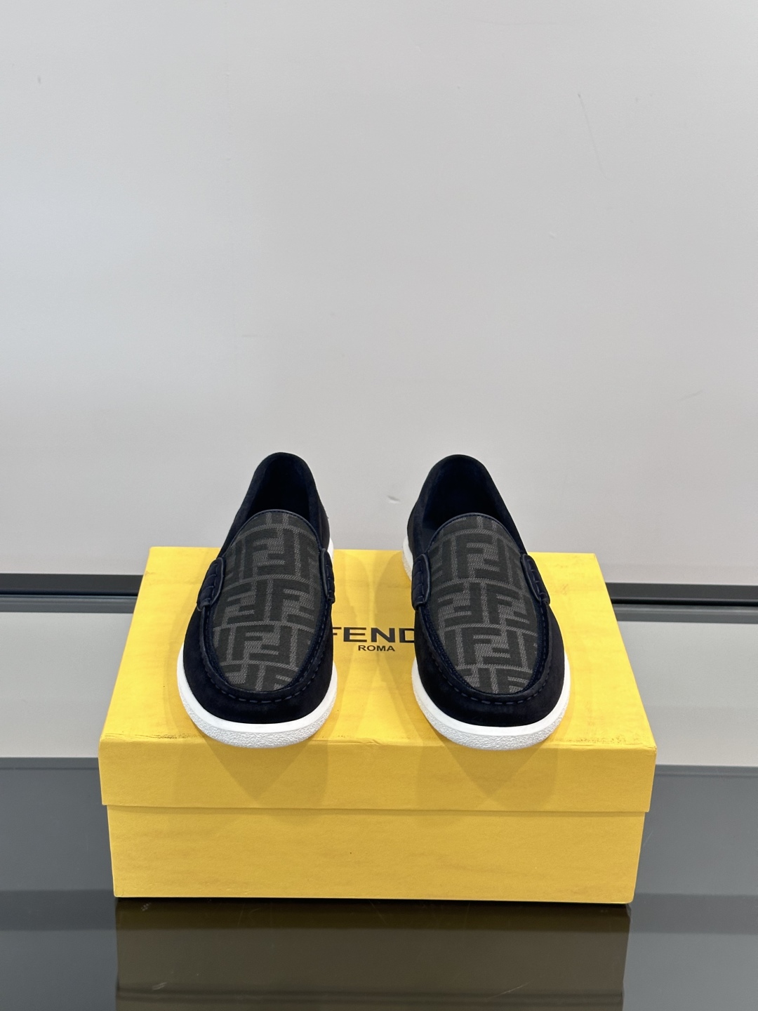 ◾️▫️Fend*～高端男士正装休闲皮鞋，高端大气，私家开模定制原版品牌装饰，小牛皮透气内里，原版橡胶大