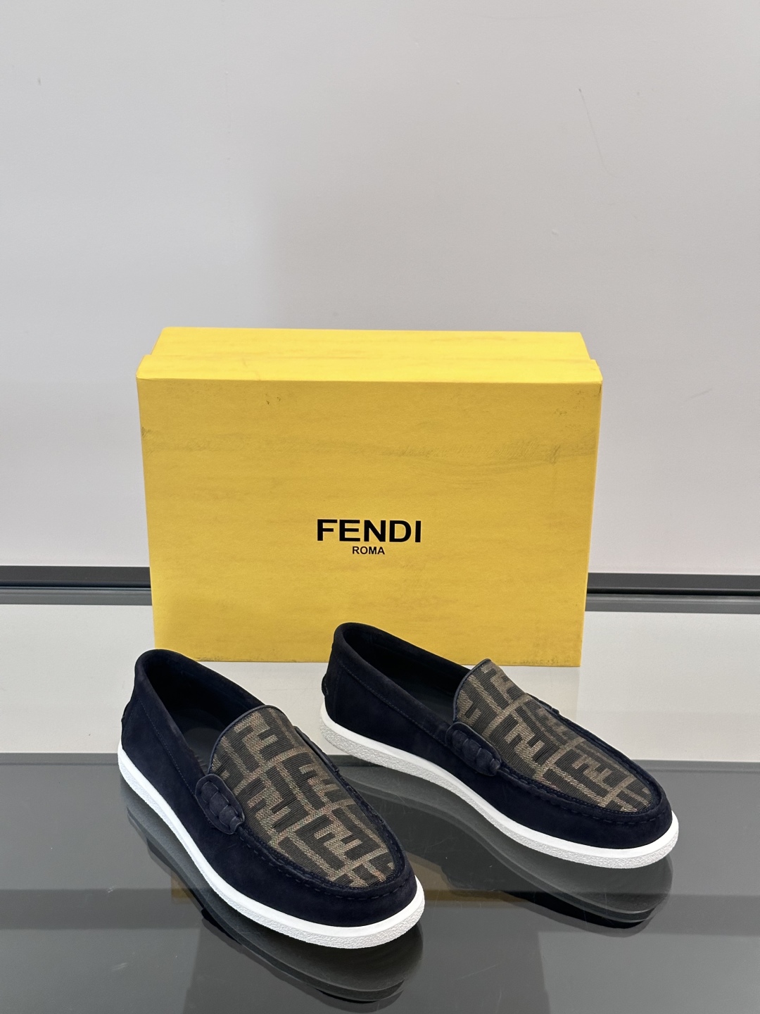 ◾️▫️Fend*～高端男士正装休闲皮鞋，高端大气，私家开模定制原版品牌装饰，小牛皮透气内里，原版橡胶大