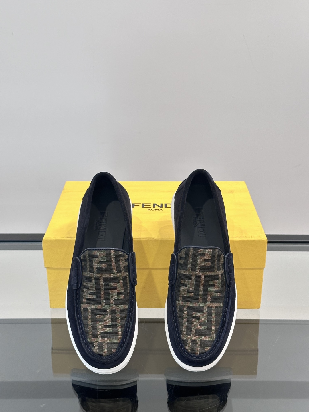 ◾️▫️Fend*～高端男士正装休闲皮鞋，高端大气，私家开模定制原版品牌装饰，小牛皮透气内里，原版橡胶大