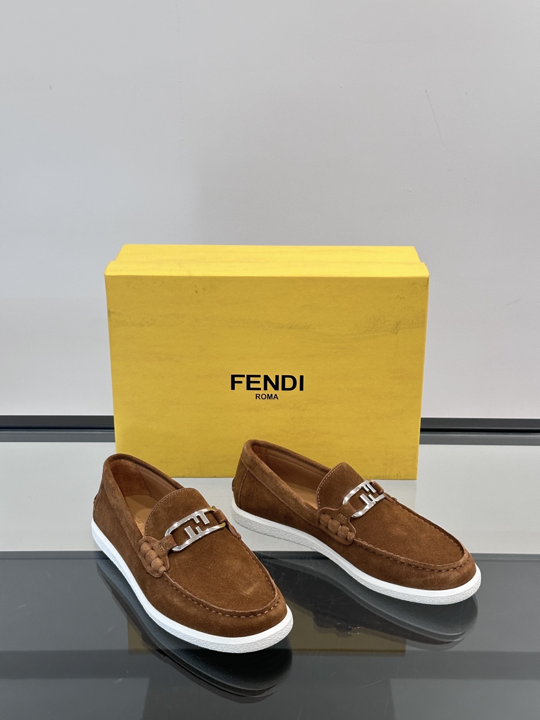 ◾️▫️Fend*～高端男士正装休闲皮鞋，高端大气，私家开模定制原版品牌五金扣装饰，小牛皮透气内里，原版