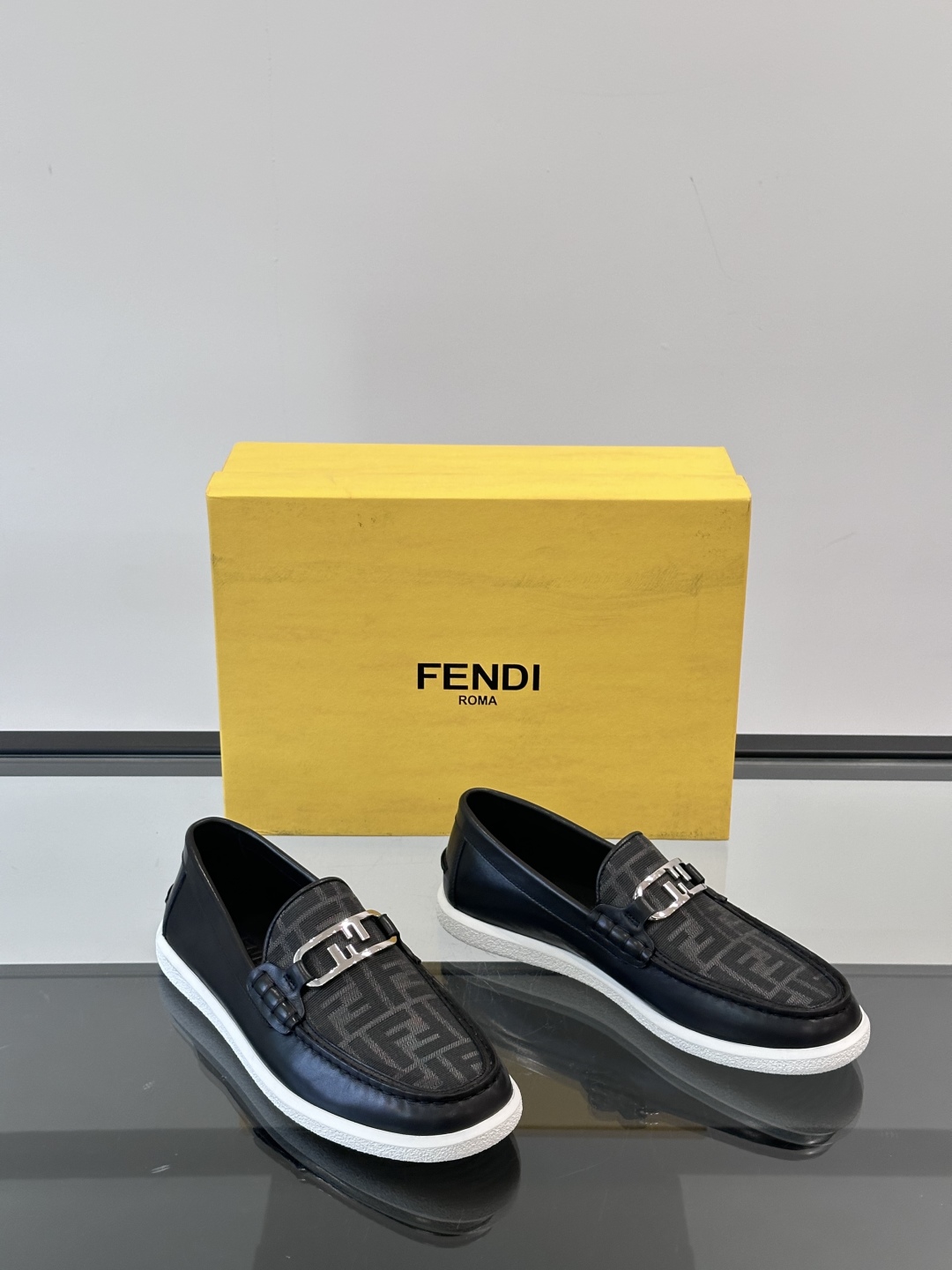 ◾️▫️Fend*～高端男士正装休闲皮鞋，高端大气，私家开模定制原版品牌五金扣装饰，小牛皮透气内里，原版