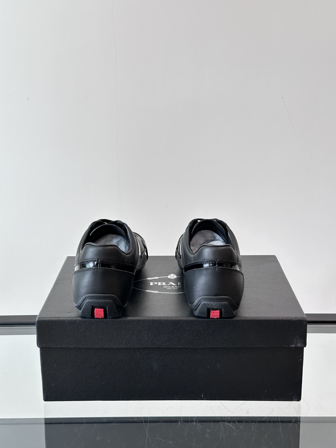  𝐏𝐑𝐀𝐃𝐀普拉达走秀款轻便薄底新款德训鞋 休闲鞋👟大底开模TPU！不做橡胶！鞋面麂皮有肌理感，内里羊皮