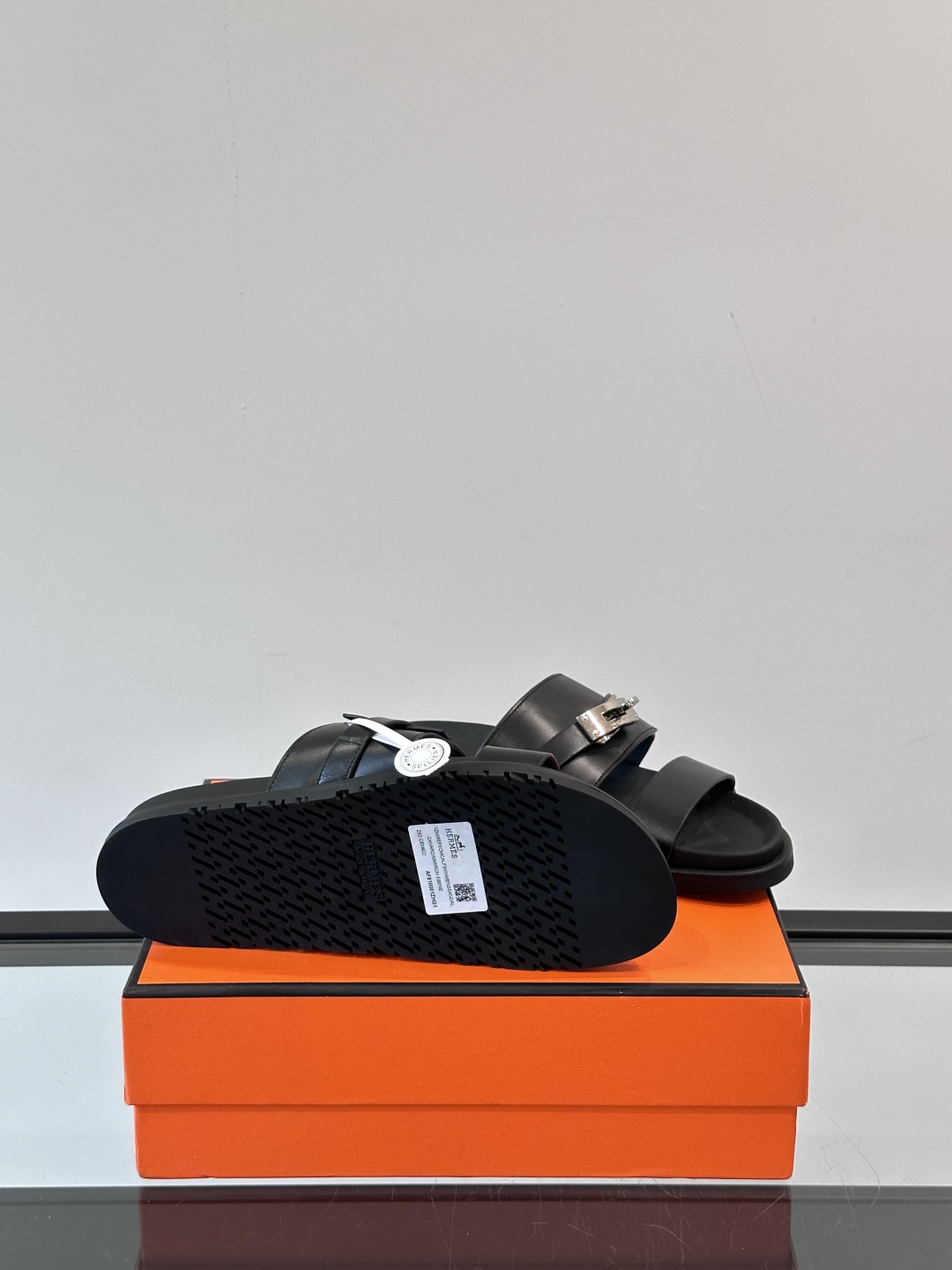 ◾️▫️Hermes 高端真皮男士拖鞋，高品质经典单品，用料上乘考究，版型宽松舒适，推荐入手，鞋面选用进