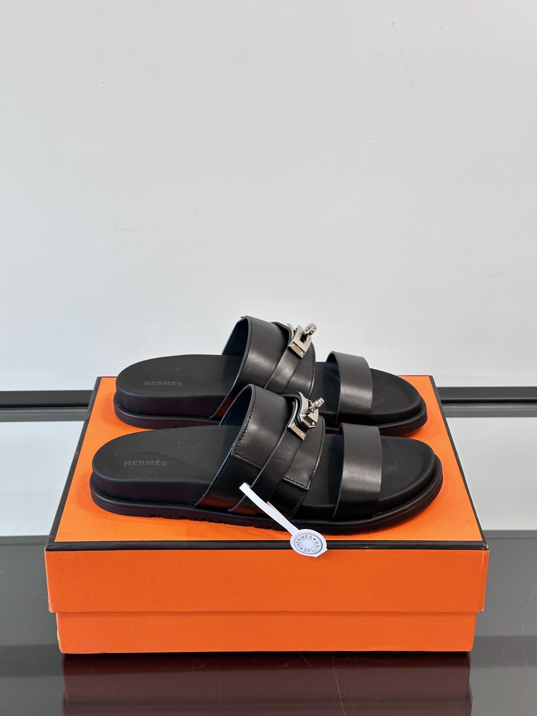 ◾️▫️Hermes 高端真皮男士拖鞋，高品质经典单品，用料上乘考究，版型宽松舒适，推荐入手，鞋面选用进