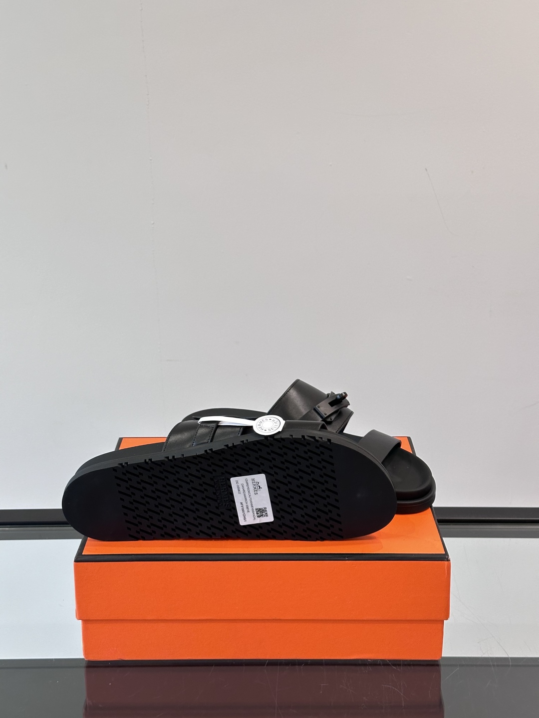 ◾️▫️Hermes 高端真皮男士拖鞋，高品质经典单品，用料上乘考究，版型宽松舒适，推荐入手，鞋面选用进