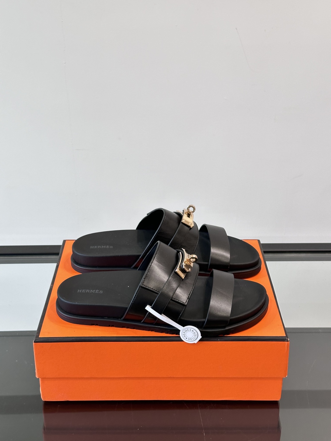 ◾️▫️Hermes 高端真皮男士拖鞋，高品质经典单品，用料上乘考究，版型宽松舒适，推荐入手，鞋面选用进