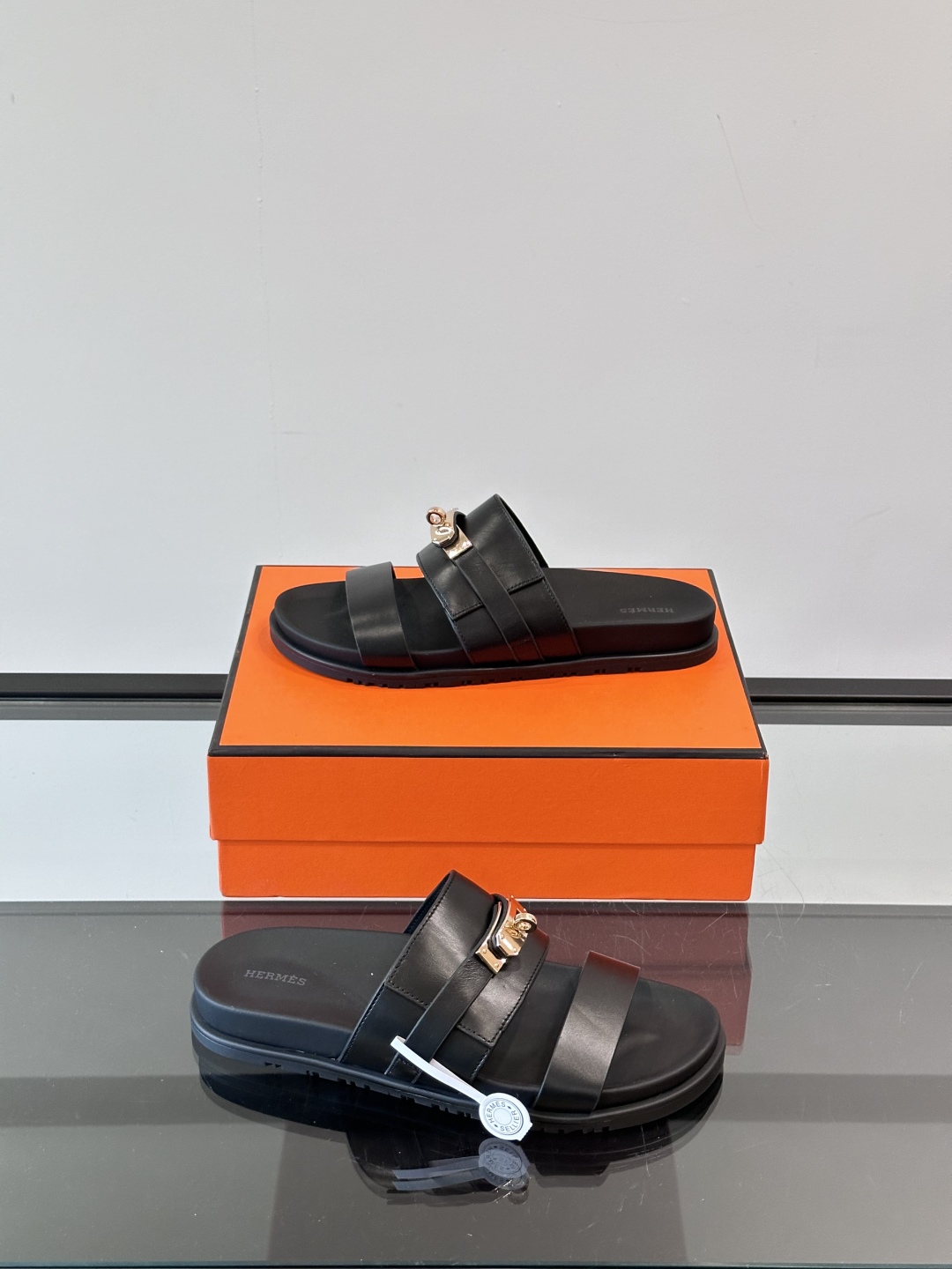 ◾️▫️Hermes 高端真皮男士拖鞋，高品质经典单品，用料上乘考究，版型宽松舒适，推荐入手，鞋面选用进