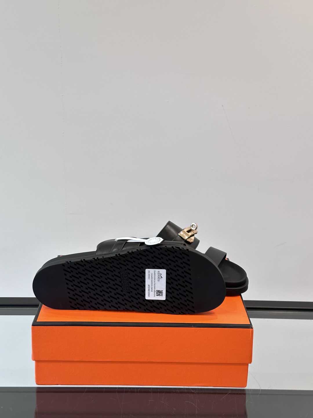 ◾️▫️Hermes 高端真皮男士拖鞋，高品质经典单品，用料上乘考究，版型宽松舒适，推荐入手，鞋面选用进