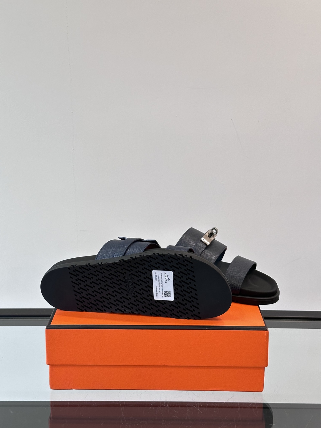 ◾️▫️Hermes 高端真皮男士拖鞋，高品质经典单品，用料上乘考究，版型宽松舒适，推荐入手，鞋面选用进